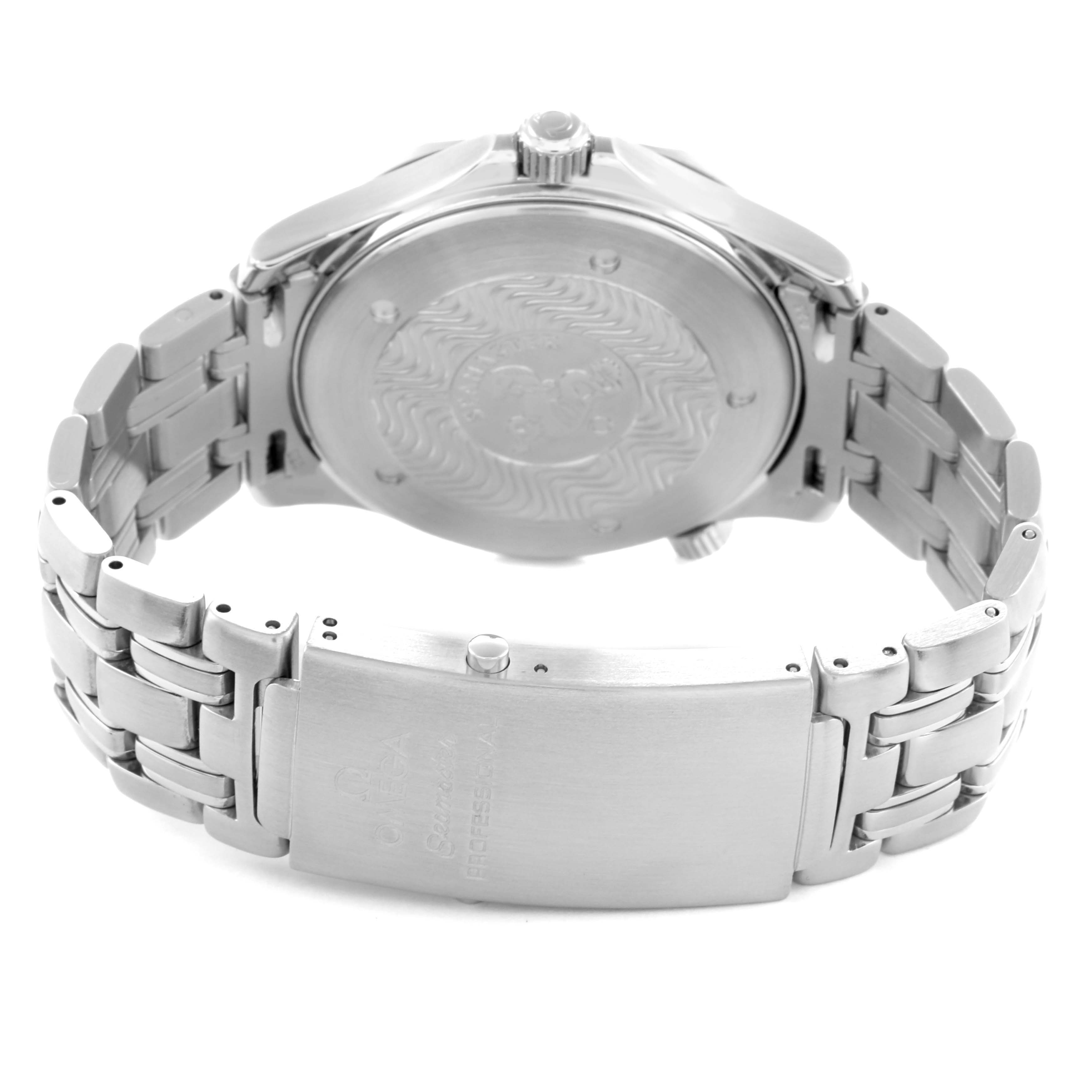 The image shows the back and bracelet clasp of an Omega Seamaster 2531.80.00 Men
s Stainless Steel Blue Dial watch, highlighting the case back and bracelet details.