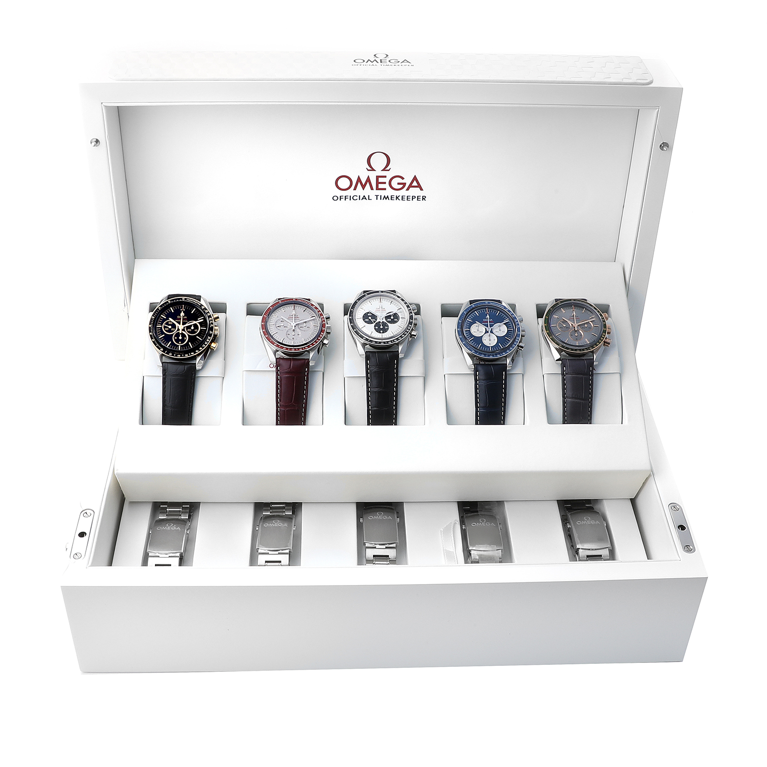 The image shows a front view of five Omega Speedmaster 522.30.42.30.04.001 Men's Stainless Steel Black Dial watches displayed in a box, along with additional bracelet clasps.