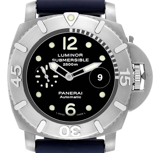 The image shows a front view of the Panerai Submersible watch, highlighting its dial, bezel, and crown guard.