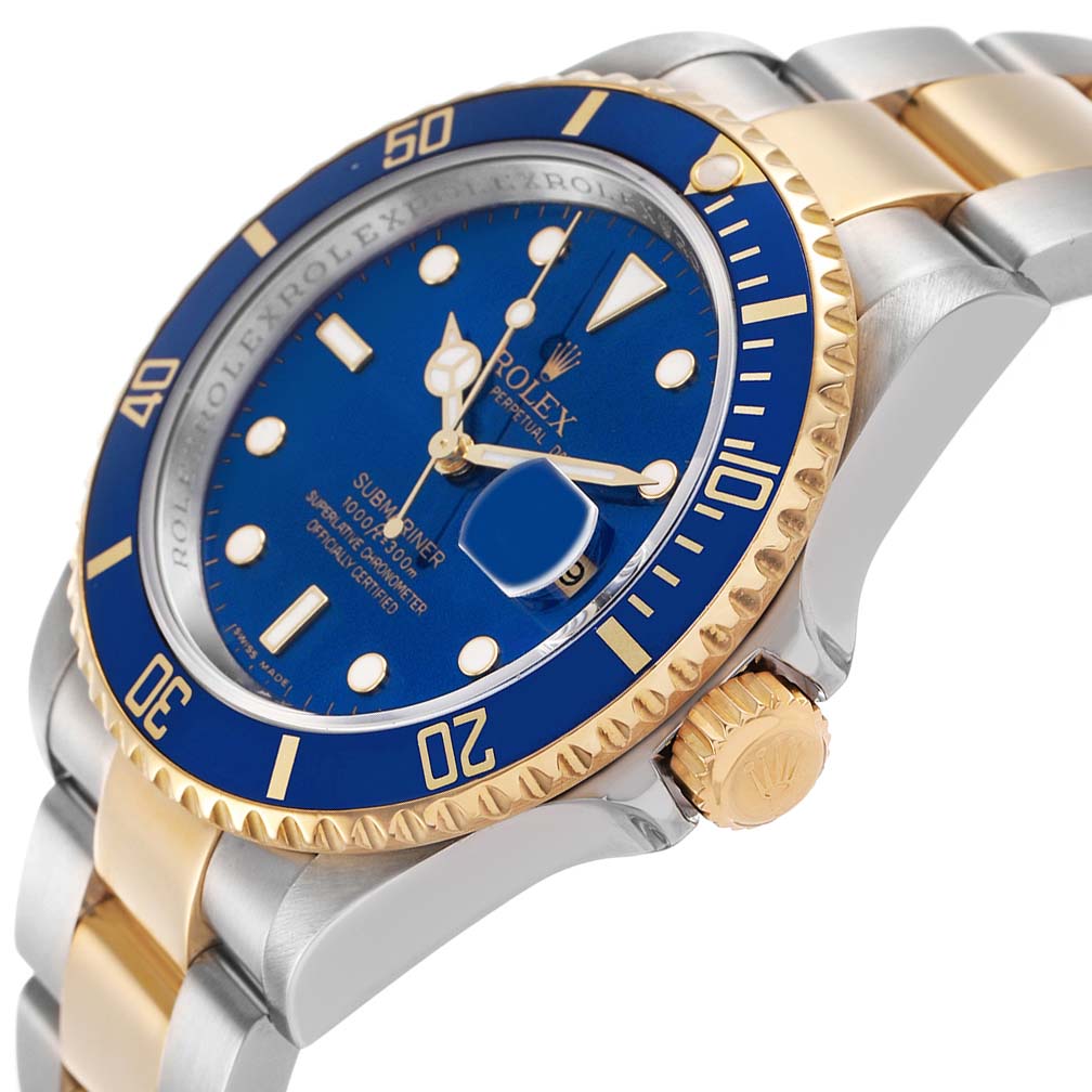 This image shows a side view of the Rolex Submariner 16613 Men's Steel and Gold (two tone) Blue Dial, highlighting the blue dial, gold bezel, and two-tone bracelet.