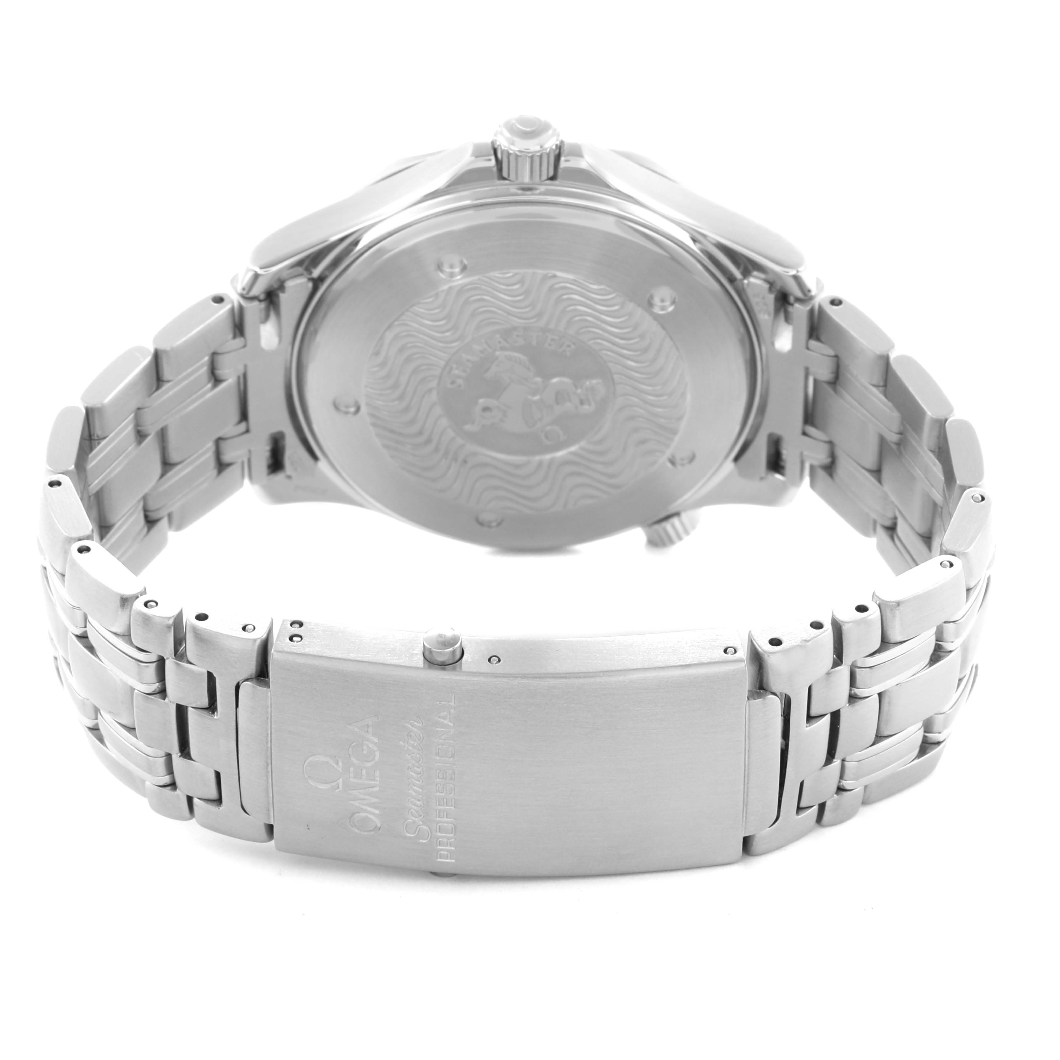 The image shows the back and bracelet clasp of an Omega Seamaster 2531.80.00 Men
s Stainless Steel Blue Dial watch, highlighting the case back
s engraving and stainless steel bracelet.