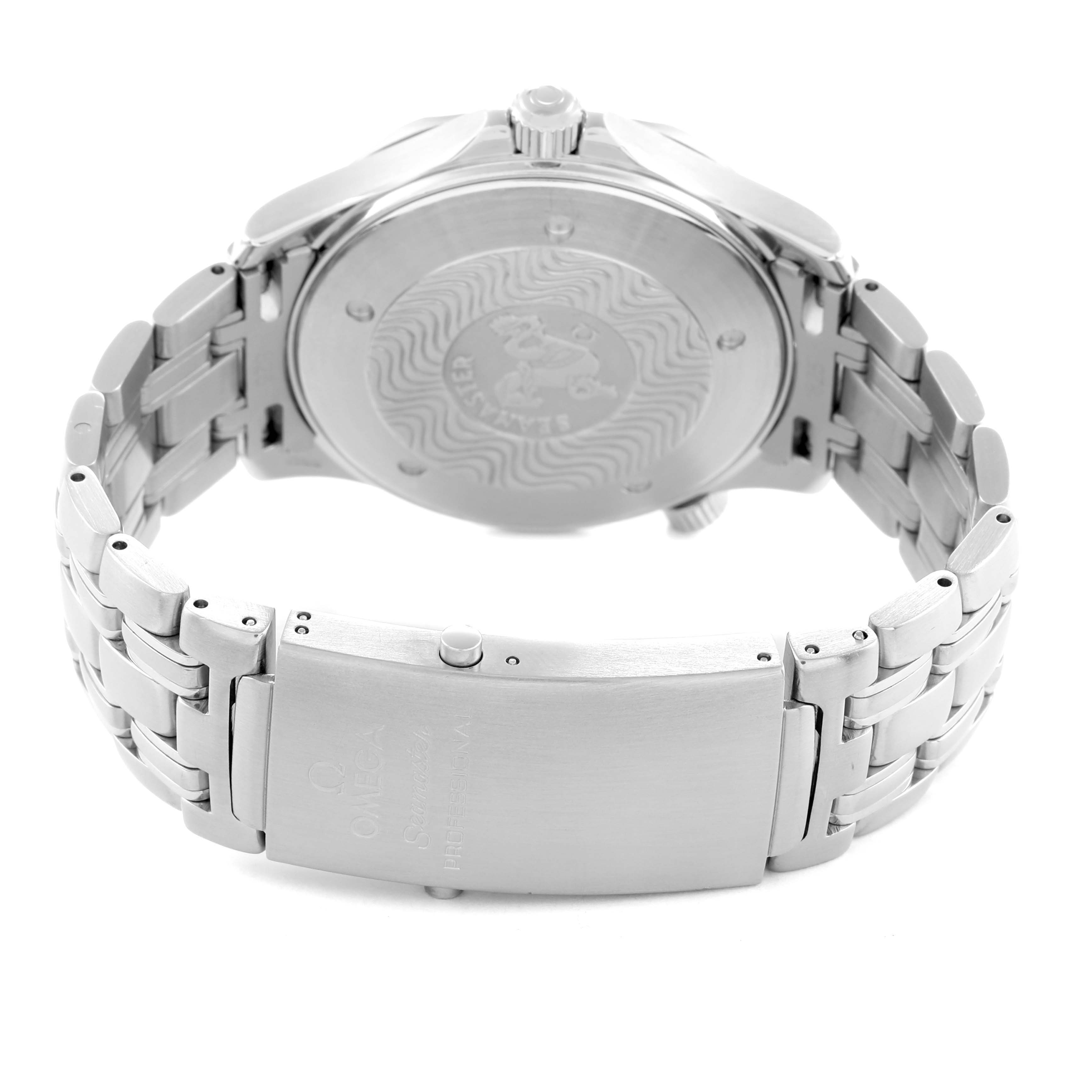 The image shows the back and clasp of an Omega Seamaster 2541.80.00 Men
s Stainless Steel Blue Dial, highlighting the bracelet and case back.