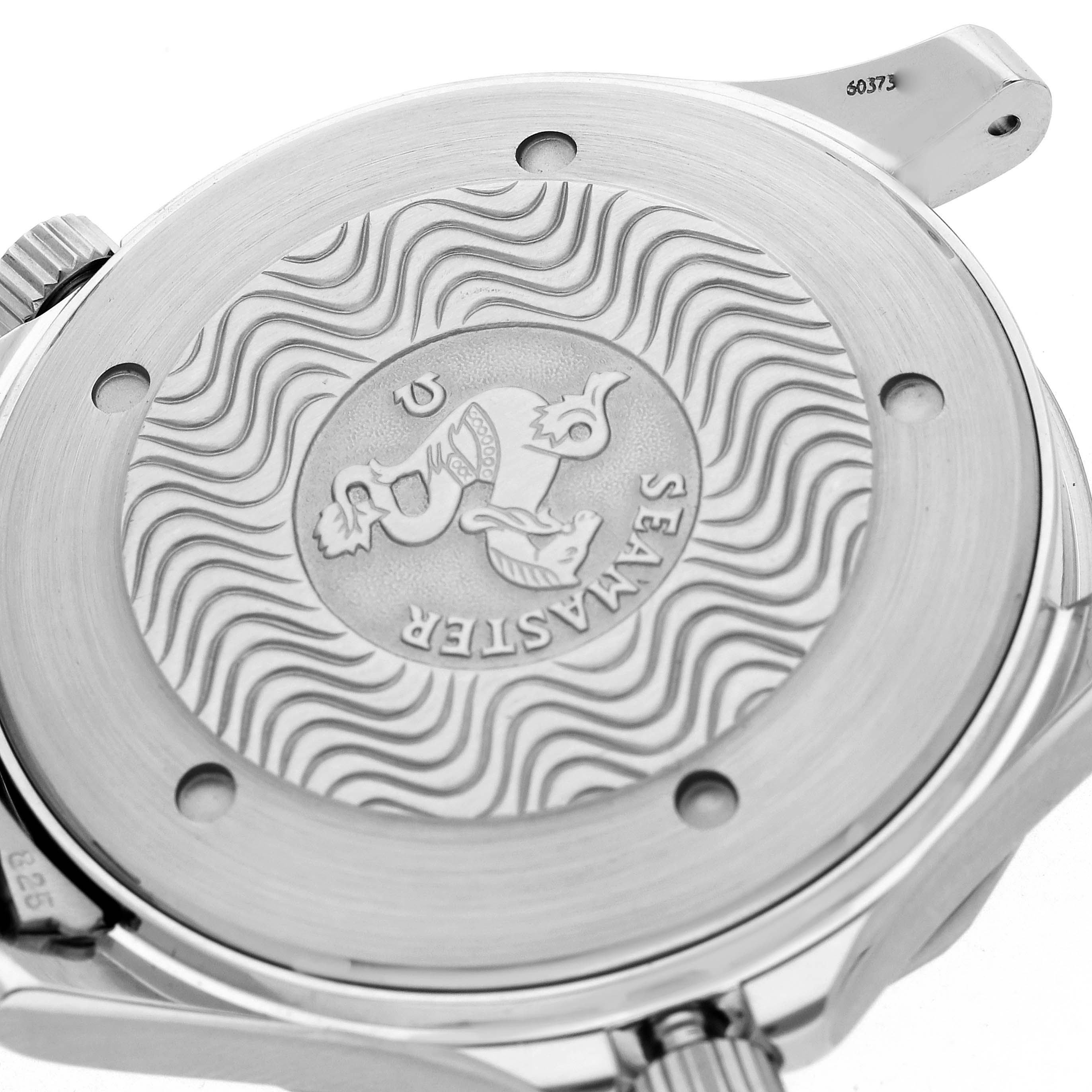 The image shows the case back of the Omega Seamaster 2531.80.00 Men
s Stainless Steel Blue Dial watch, featuring an engraved emblem with a wave pattern.