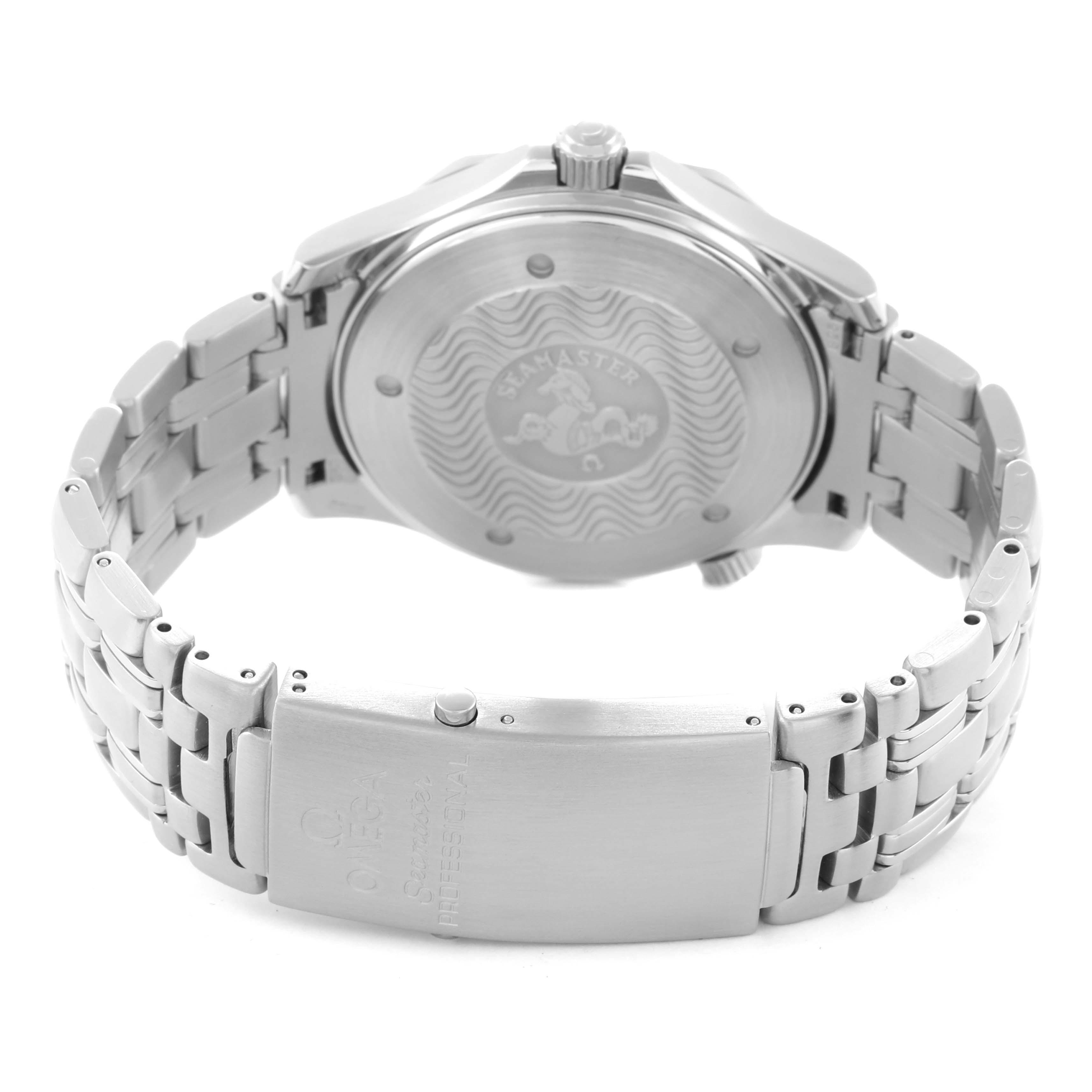 The image shows the back and bracelet of the Omega Seamaster 2531.80.00 Men
s Stainless Steel Blue Dial watch, highlighting the clasp and case back engraving.