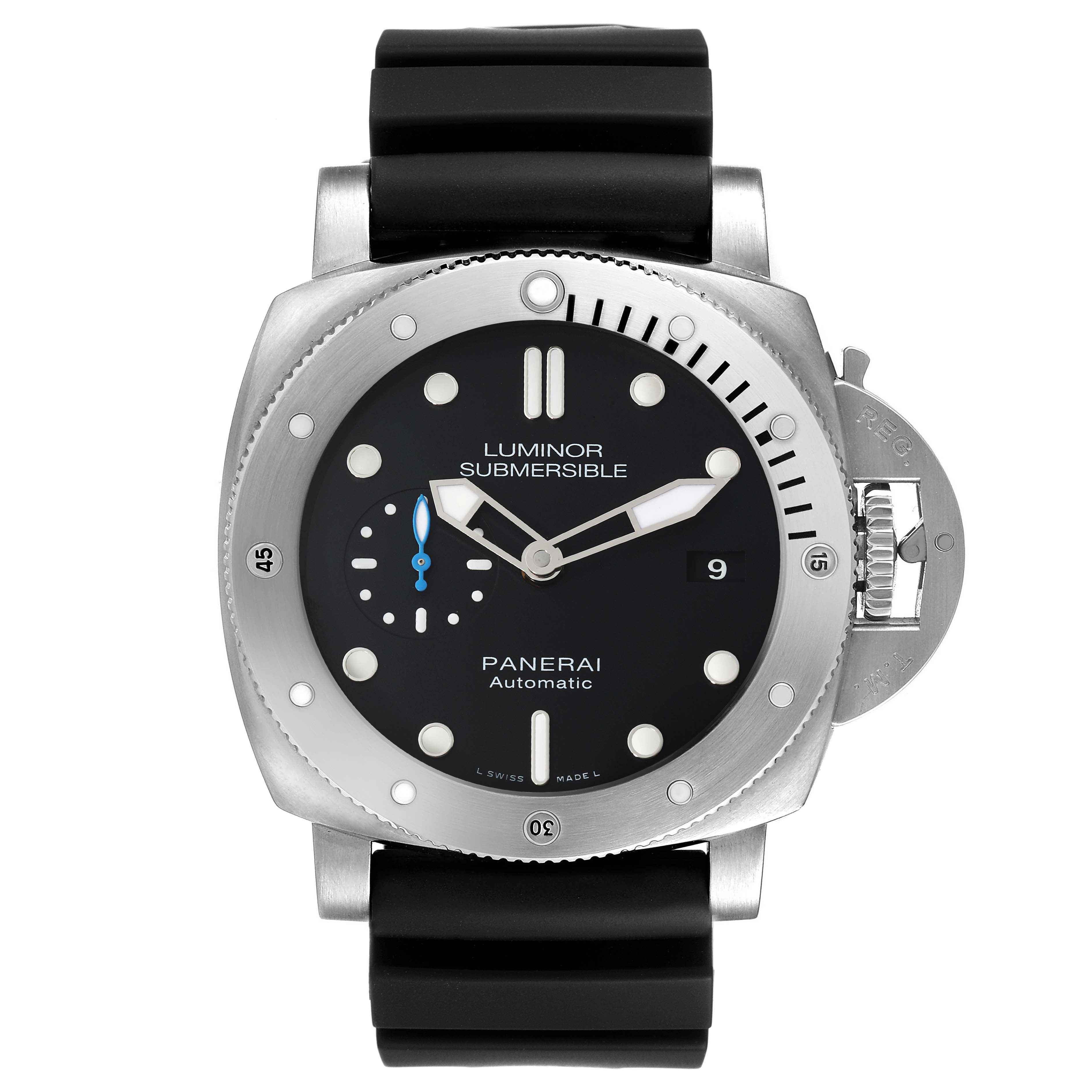 The image shows a front view of the Panerai Luminor Submersible watch, highlighting the dial, bezel, and rubber strap.