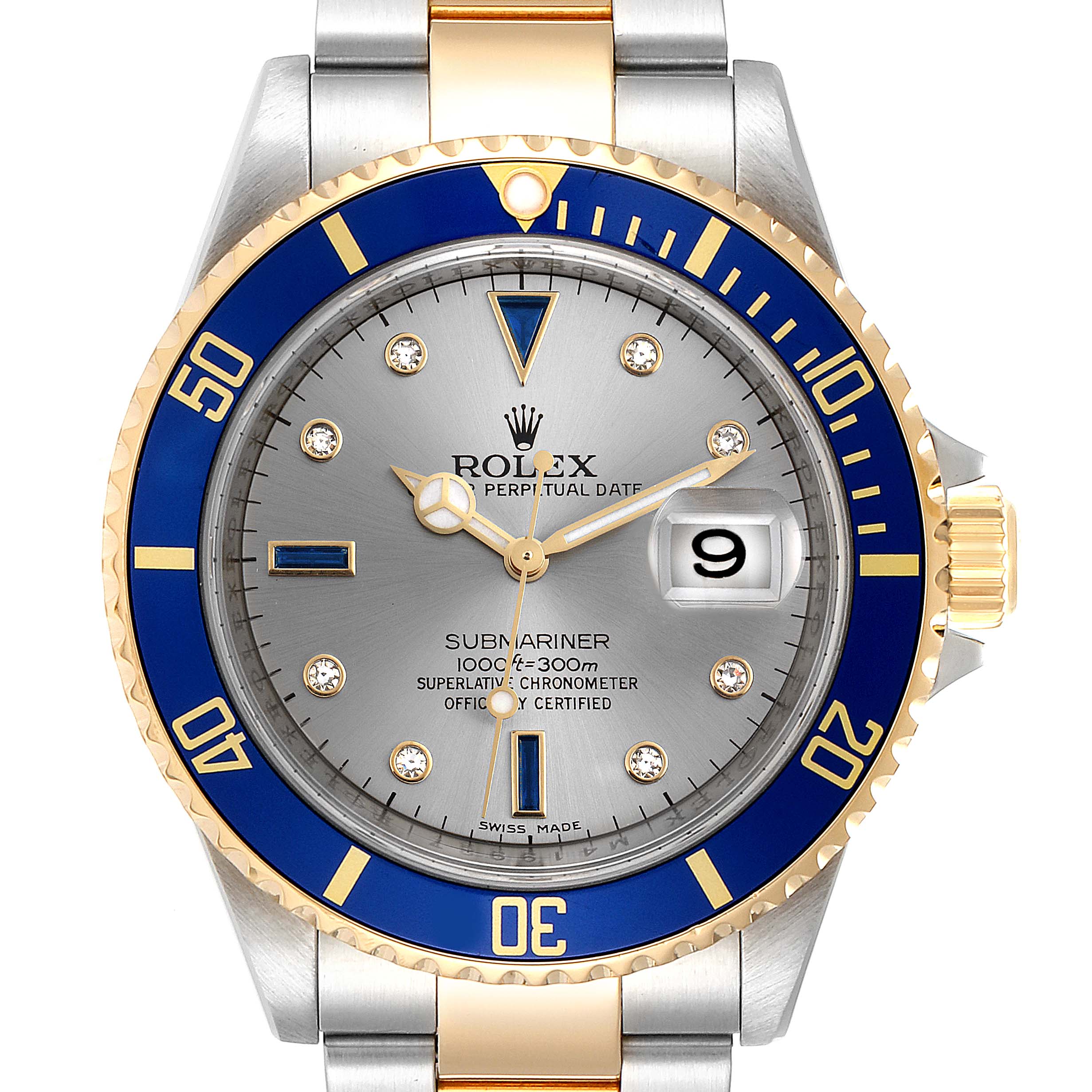 This image shows a front view of a Rolex Submariner 16613 Men
s Steel and Gold (two tone) Grey Dial 16613 Men
s Steel and Gold (two tone) Grey Dial watch, highlighting its dial and bezel.