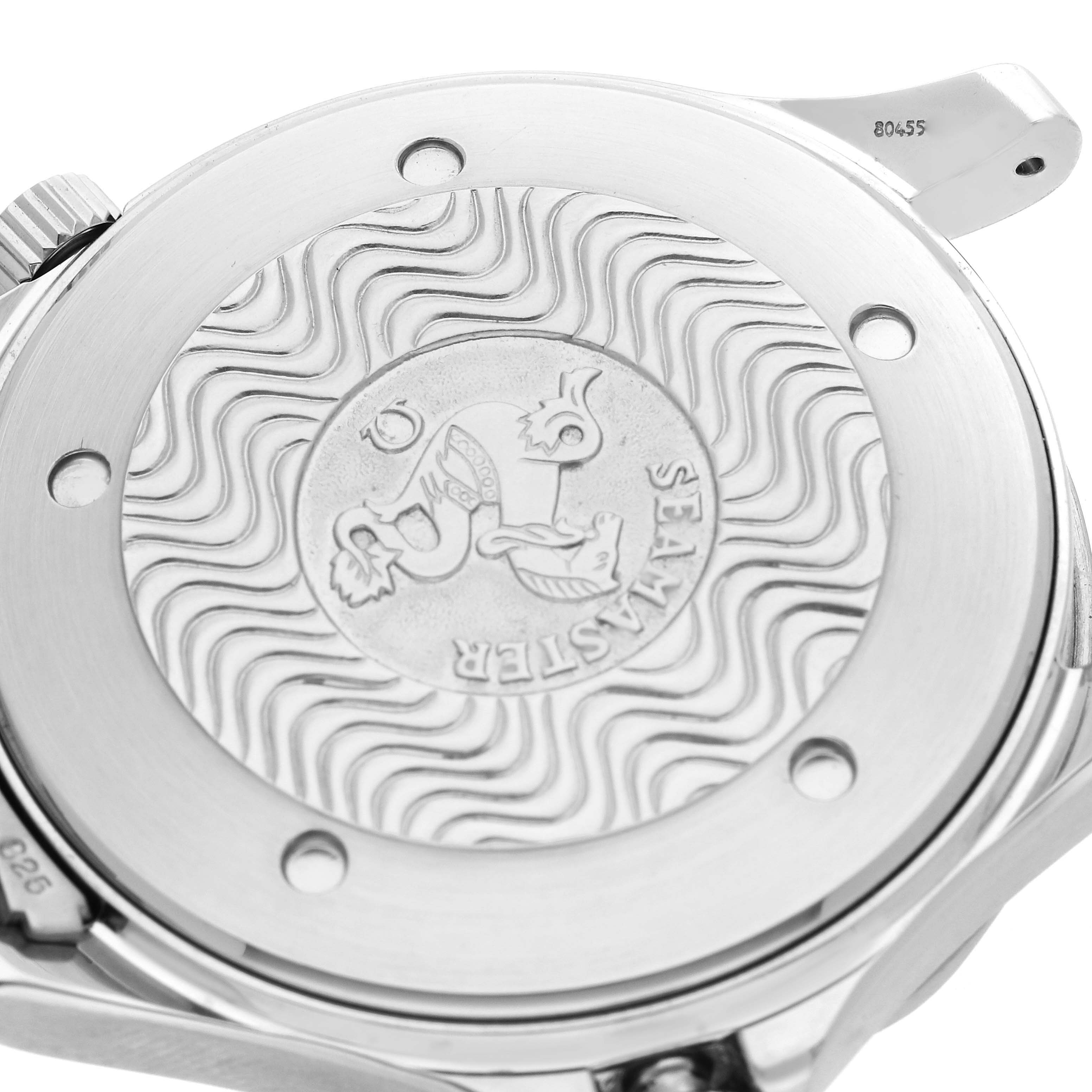 The image shows the case back of an Omega Seamaster 2531.80.00 Men
s Stainless Steel Blue Dial watch, featuring the engraved logo and wave pattern.