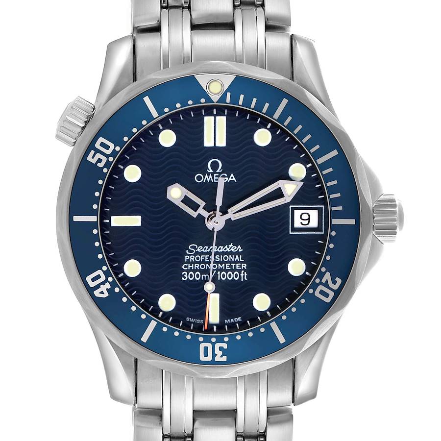 The image shows a front view of an Omega Seamaster model 2551.80.00 men's watch, featuring the dial, bezel, crown, and part of the bracelet.