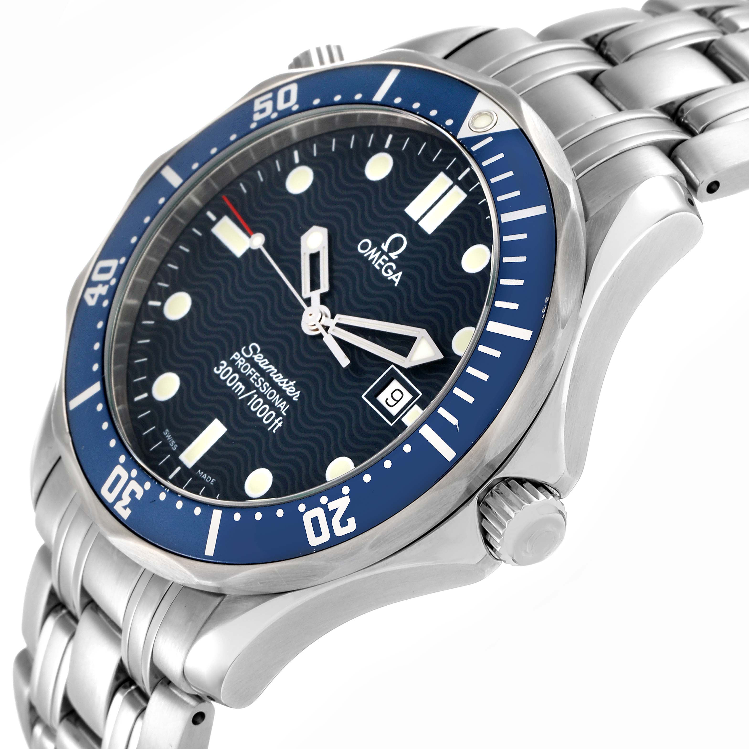 The angle shows the Omega Seamaster 2541.80.00 Men
s Stainless Steel Blue Dial
s face, bezel, crown, and part of the bracelet.