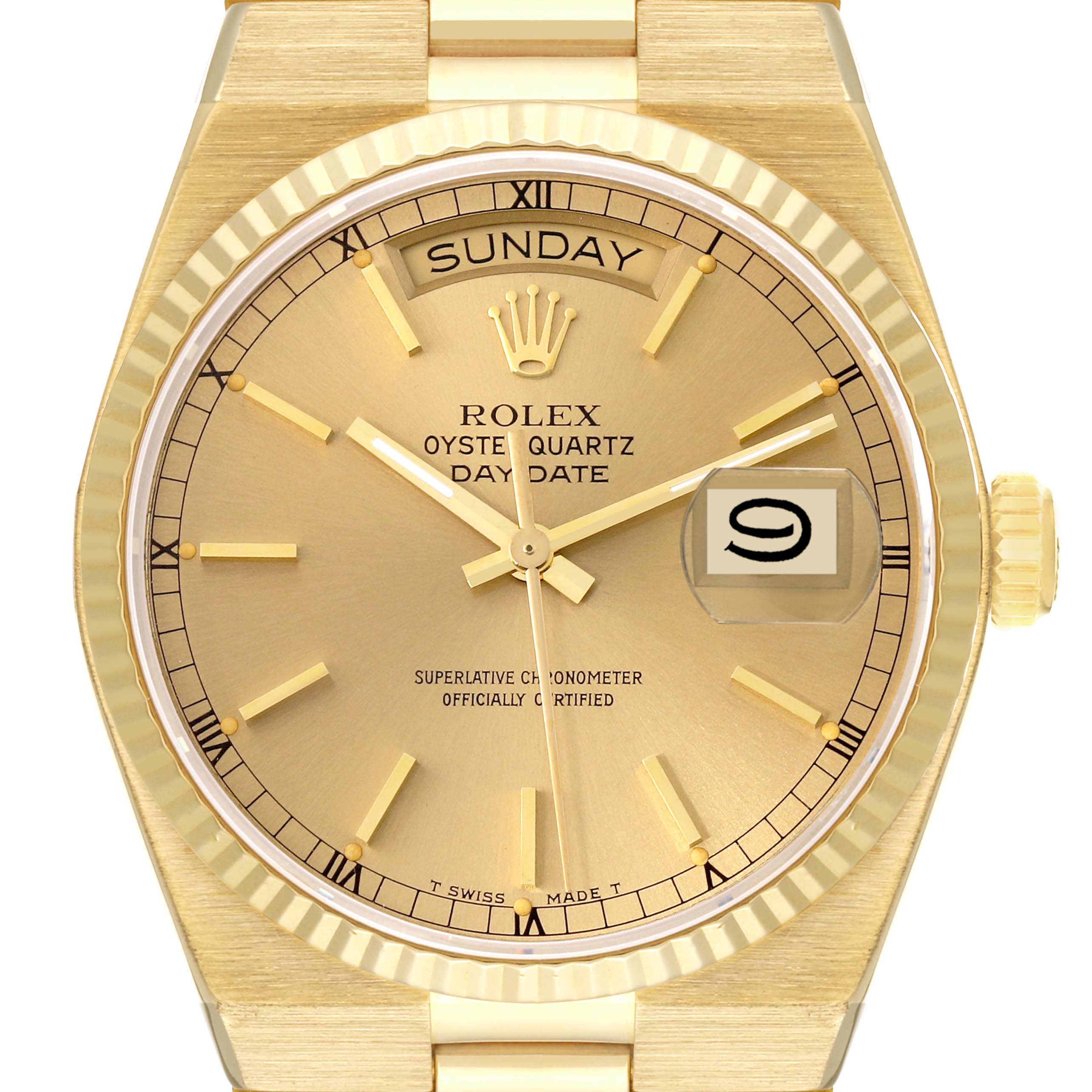 The image shows a front view of a Rolex Oysterquartz 19018 Men
s Yellow Gold Champagne Dial 19018 Men
s Yellow Gold Champagne Dial watch, highlighting the dial, hands, day, date display, and bezel.
