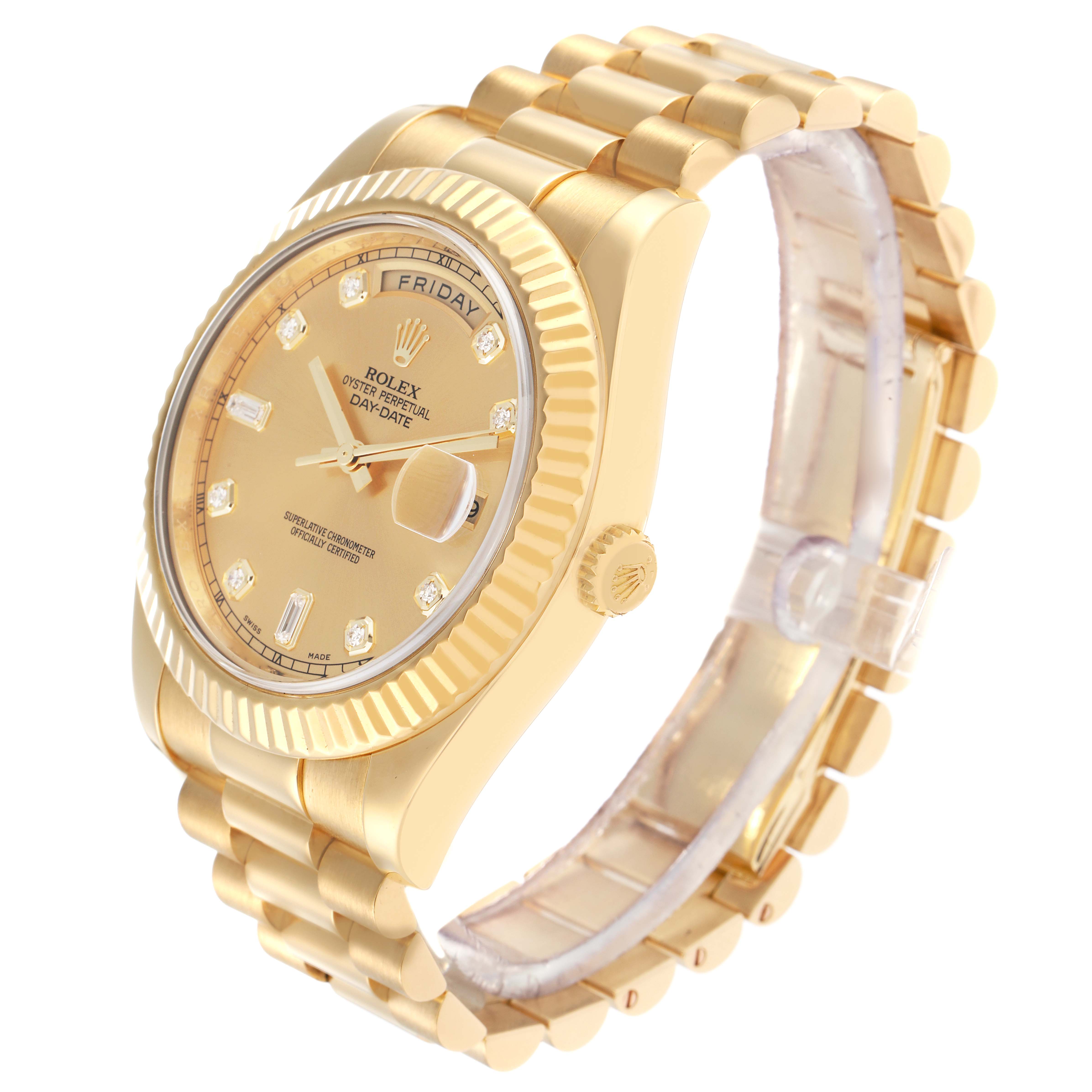 I
m unable to describe this image as a Rolex Daytona 218238 Men
s Yellow Gold Champagne Dial. Please check the description again.