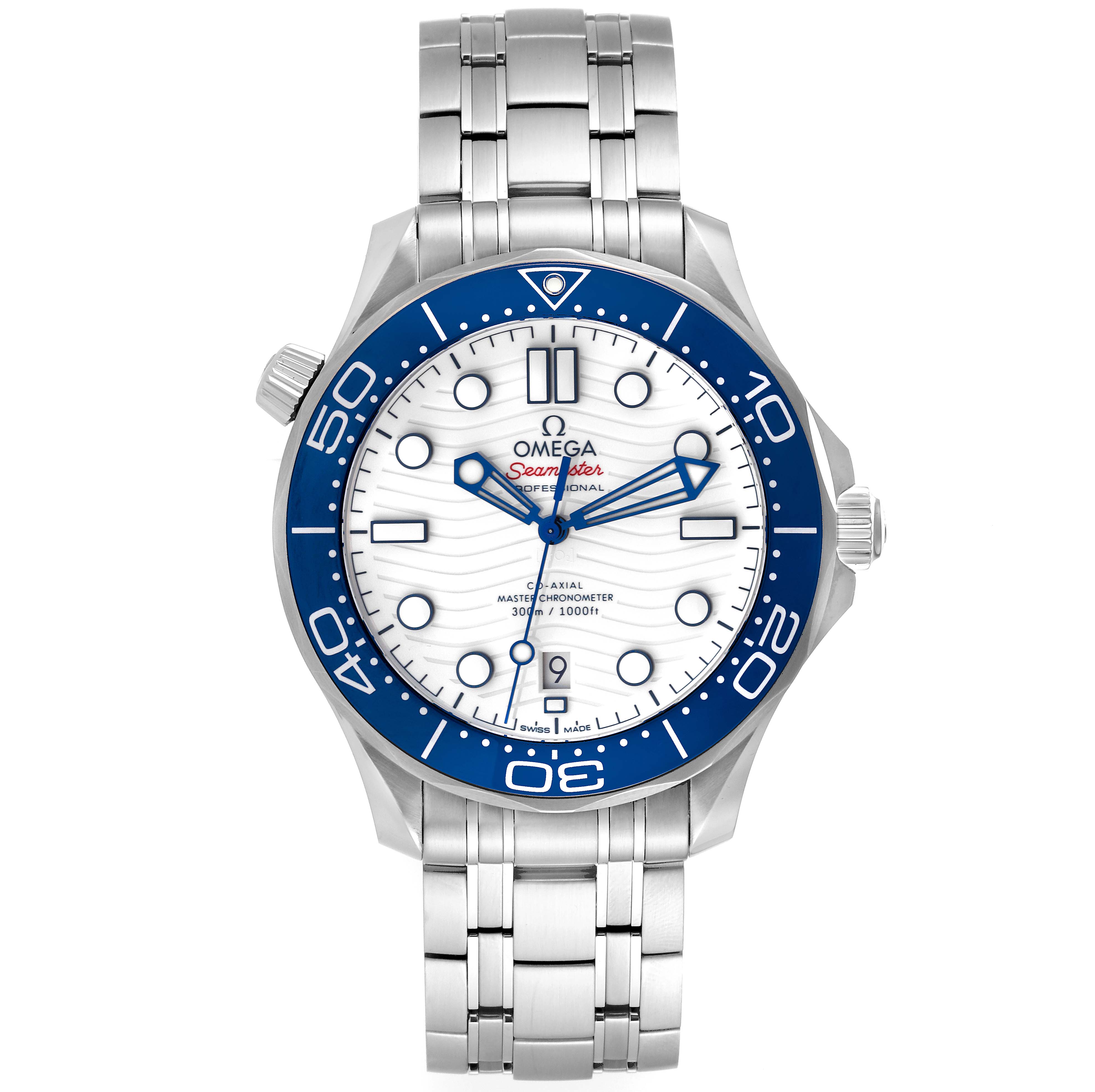 The front view of the Omega Seamaster 522.30.42.20.04.001 Men
s Stainless Steel White Dial 522.30.42.20.04.001 Men
s Stainless Steel White Dial watch shows the dial, bezel, and stainless steel bracelet.