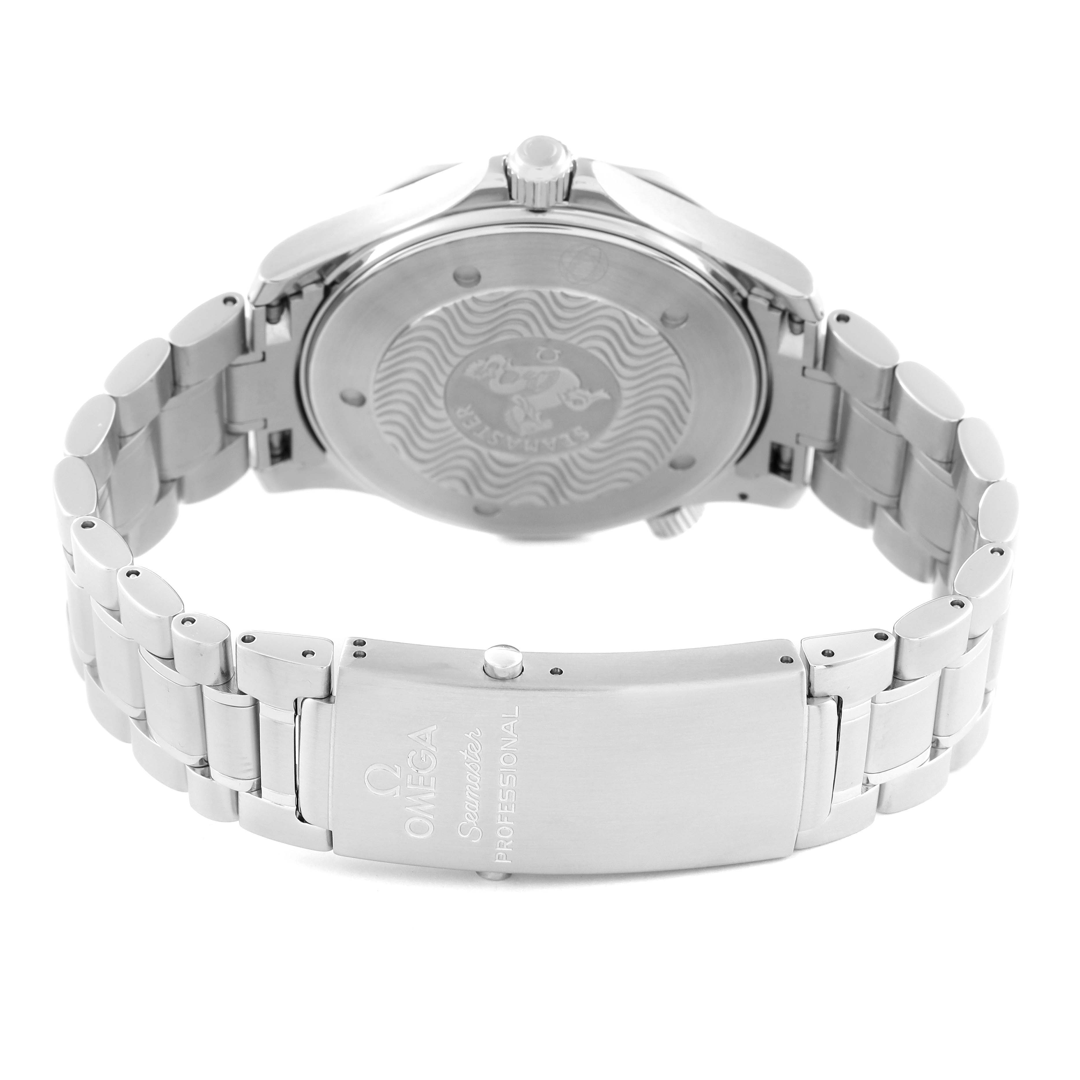 The image shows the back and clasp of an Omega Seamaster 2264.50.00 Men
s Stainless Steel Black Dial watch, highlighting the bracelet and case back details.