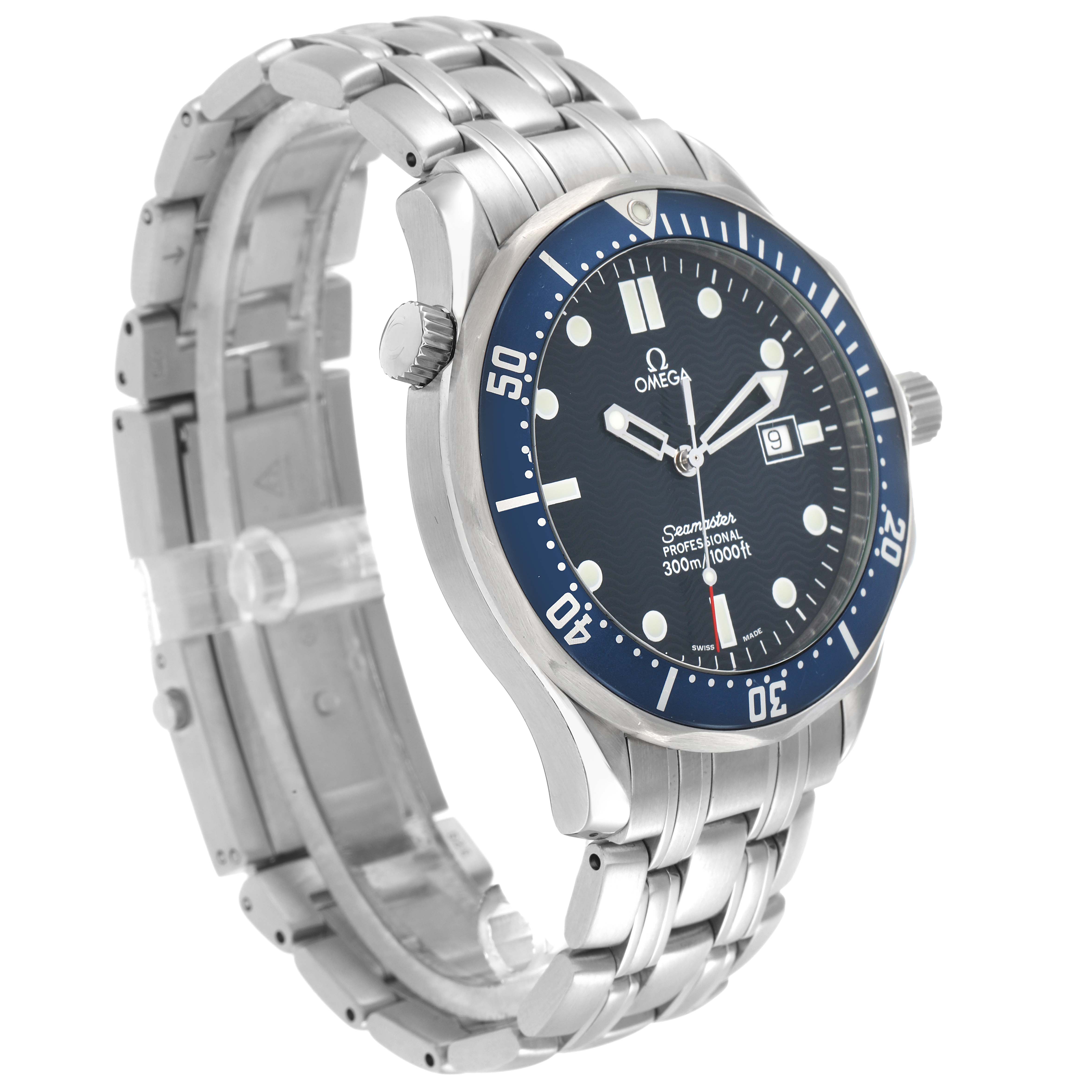 The Omega Seamaster 2541.80.00 Men
s Stainless Steel Blue Dial watch is angled to show the face, bezel, and metal bracelet.