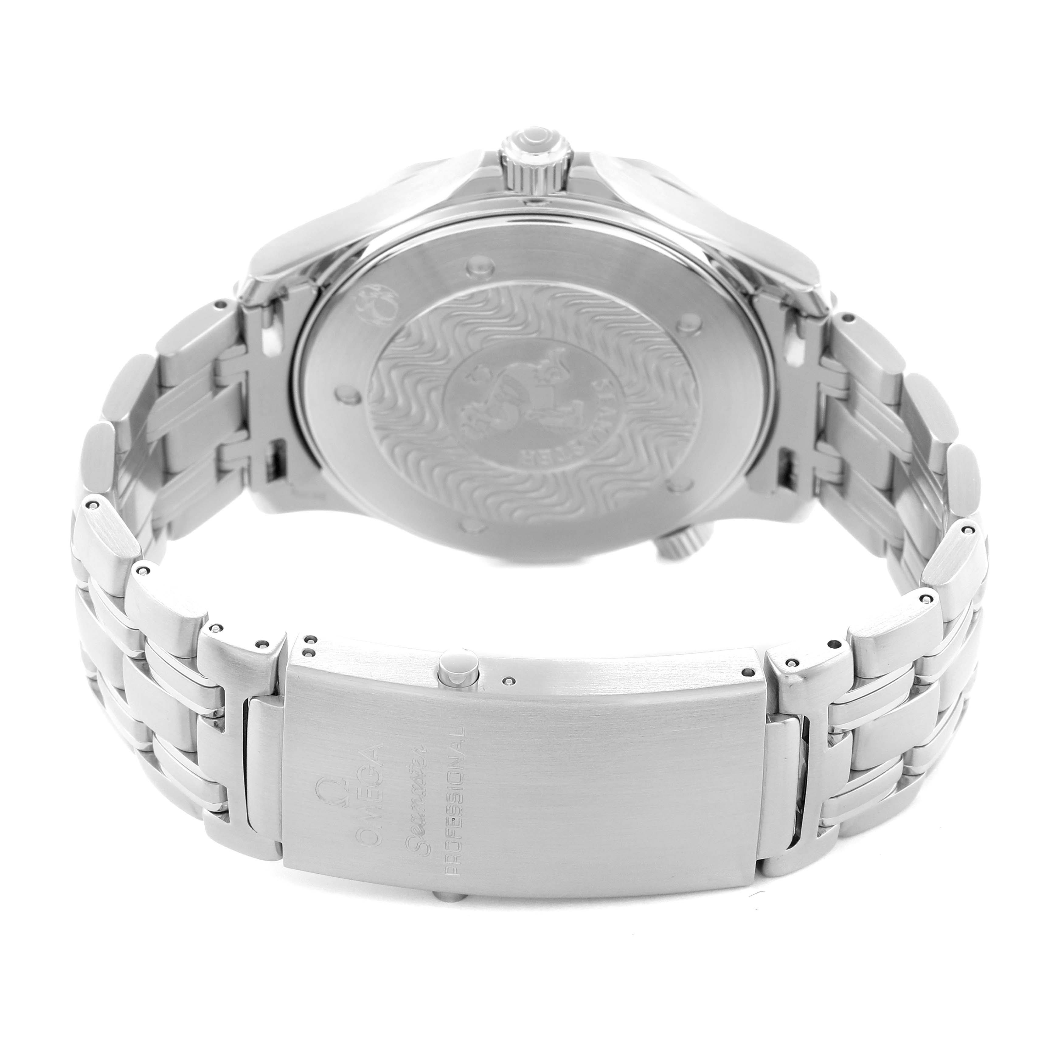 This image shows the back and clasp of the Omega Seamaster 2541.80.00 Men
s Stainless Steel Blue Dial watch, highlighting the case back design and metal bracelet.