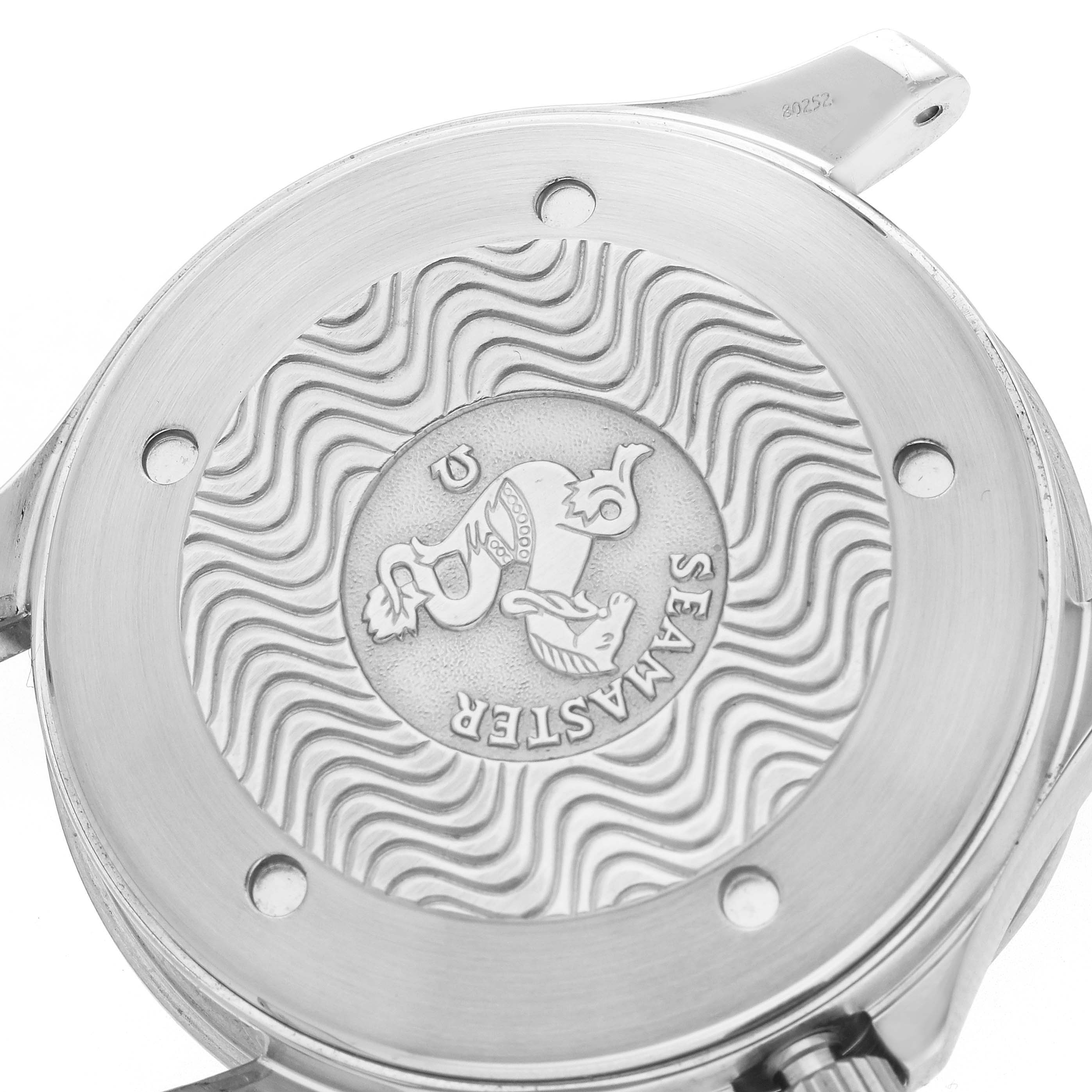 The image shows the back case of an Omega Seamaster 2538.20.00 Men
s Stainless Steel White Dial watch, featuring a wave pattern and the Seamaster logo.