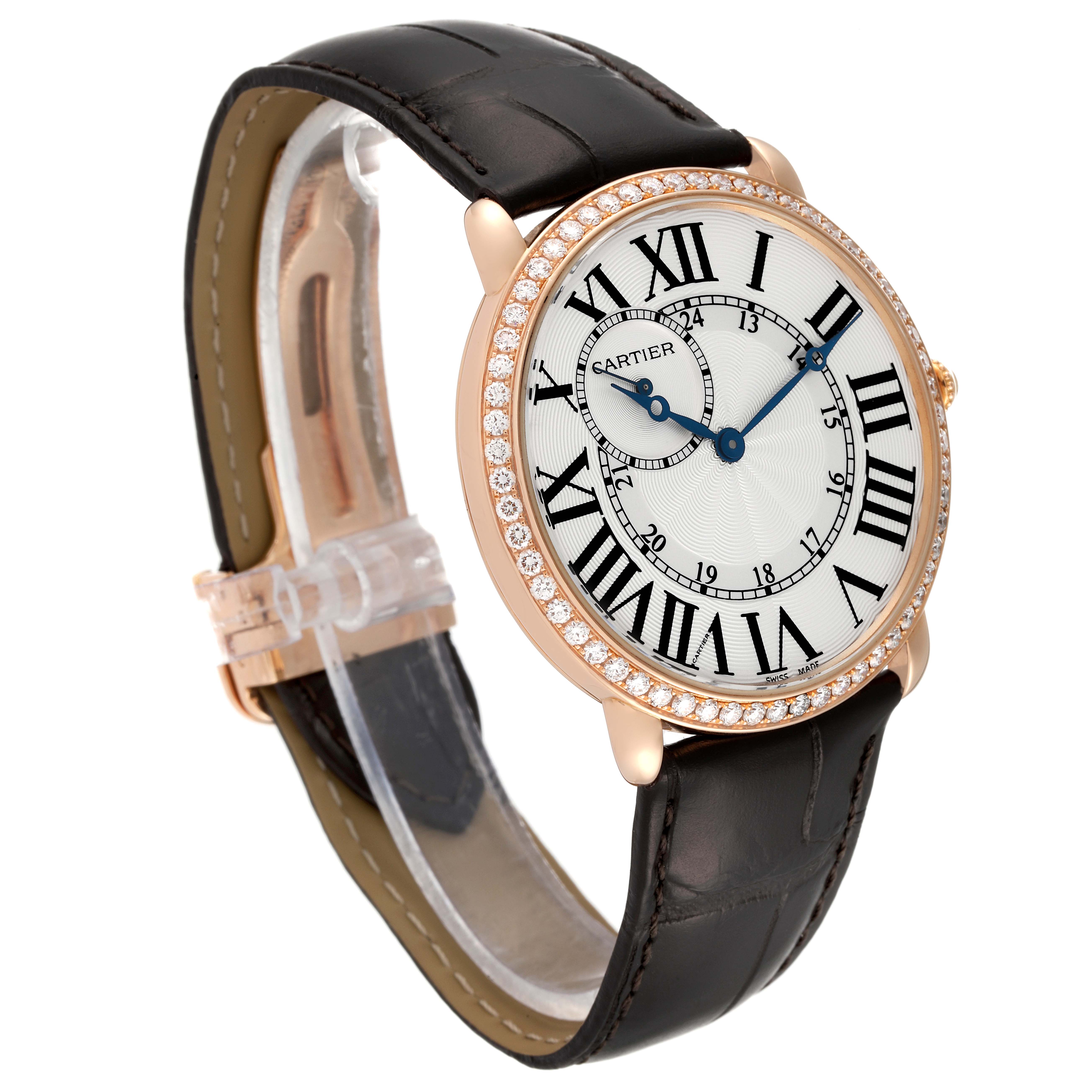 The image shows a Cartier Ronde WR007001 Men's Rose Gold Silver Dial WR007001 Men's Rose Gold Silver Dial watch at a three-quarter angle, highlighting the watch face, bezel, and leather strap.