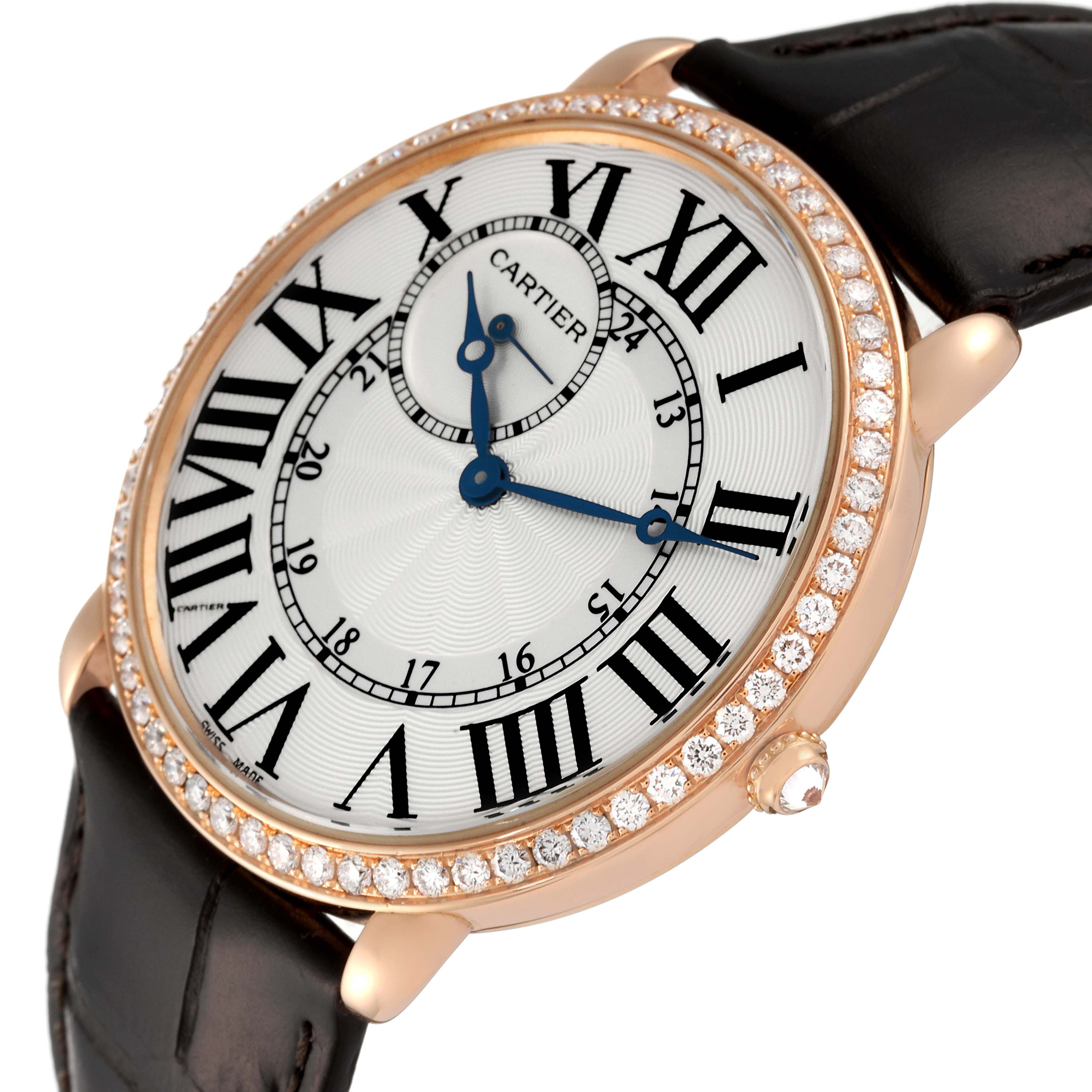 The Cartier Ronde WR007001 Men's Rose Gold Silver Dial WR007001 Men's Rose Gold Silver Dial watch is shown at an angled close-up, highlighting its face, bezel, diamond accents, and leather strap.