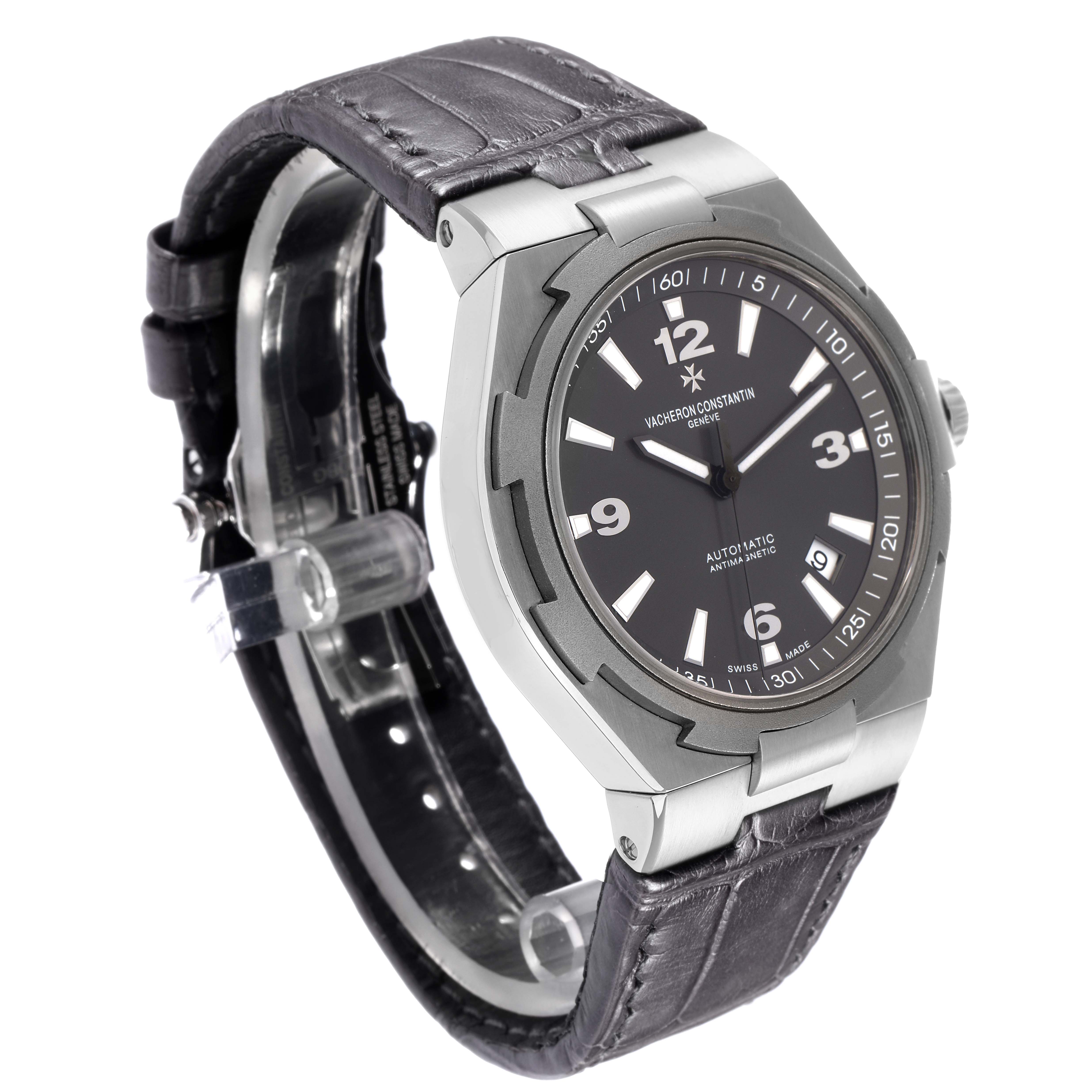 The image shows a Vacheron Constantin Overseas model 47040 at a three-quarter angle, displaying the face, bezel, crown, and part of the leather strap.