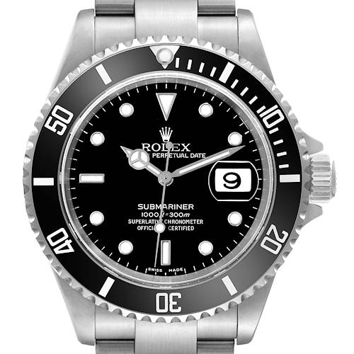 The image shows a front view of the Rolex Submariner watch, highlighting the dial, bezel, and bracelet.