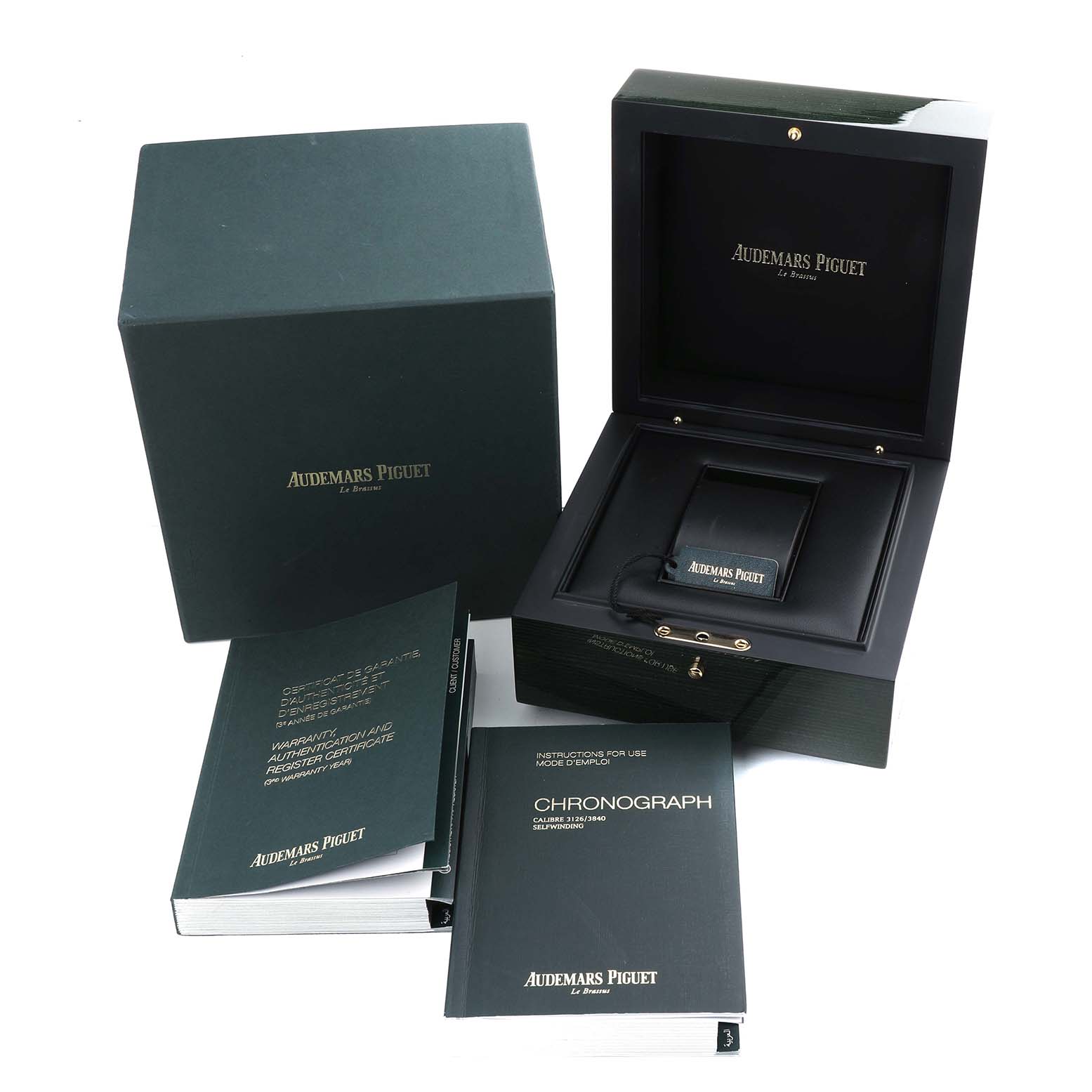 The image shows an open Audemars Piguet watch box and documentation for the Royal Oak Offshore model.