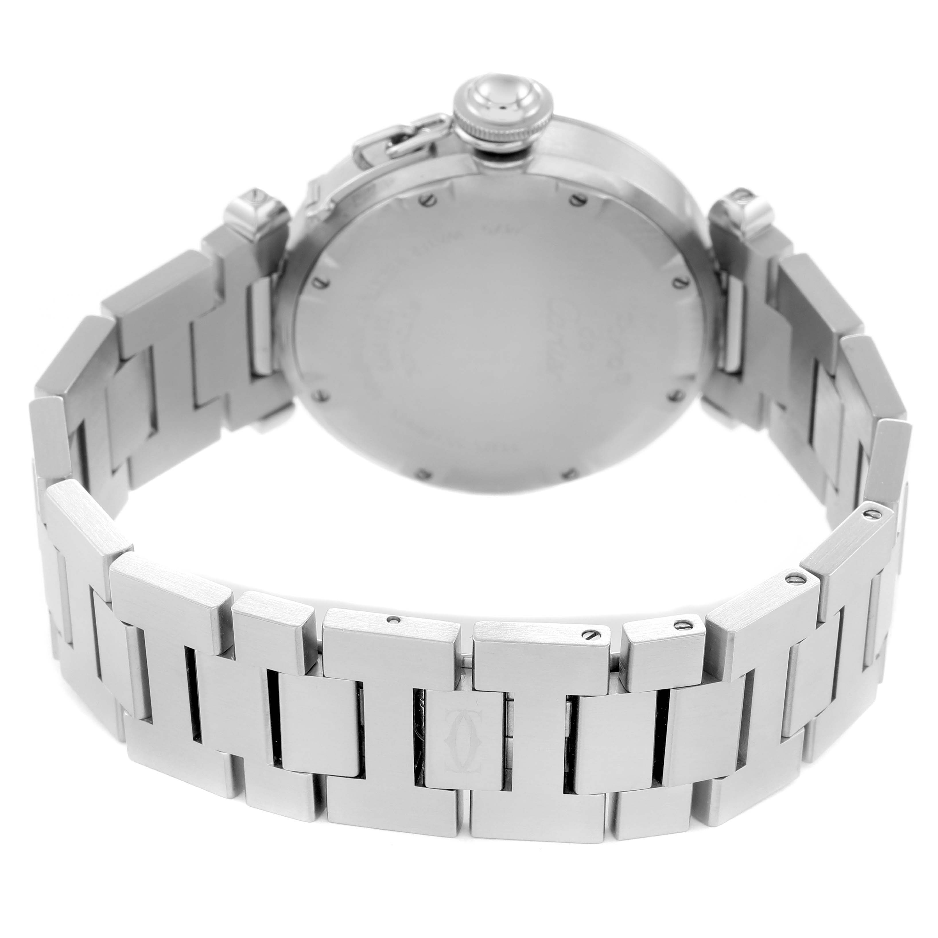 The image shows the back view of the Cartier Pasha model watch (W31058M7), highlighting its case back and metal bracelet.