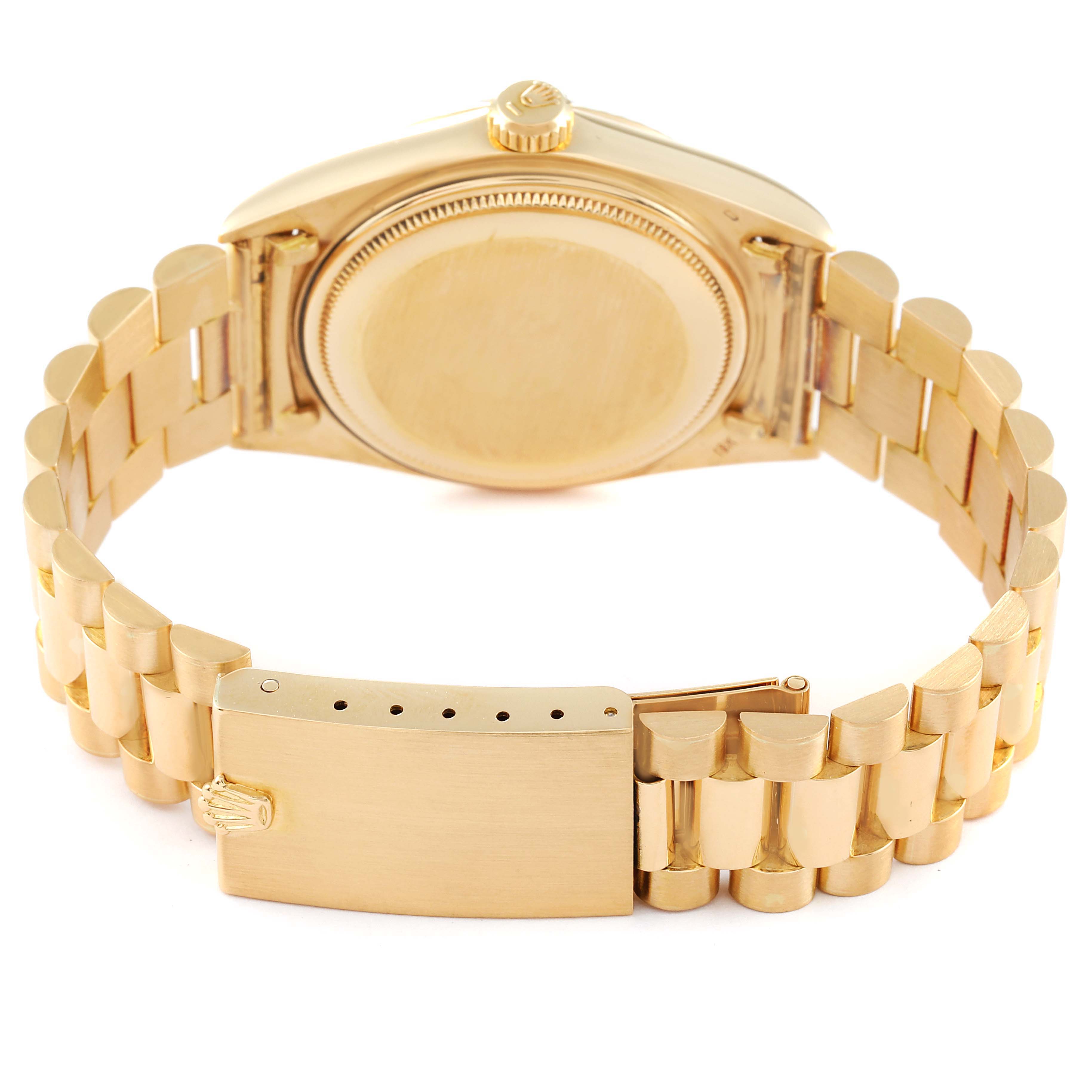 The image shows the back and gold bracelet clasp of a Rolex Vintage Collection 1803 Men
s Yellow Gold Silver Dial 1803 Men
s Yellow Gold Silver Dial model watch.