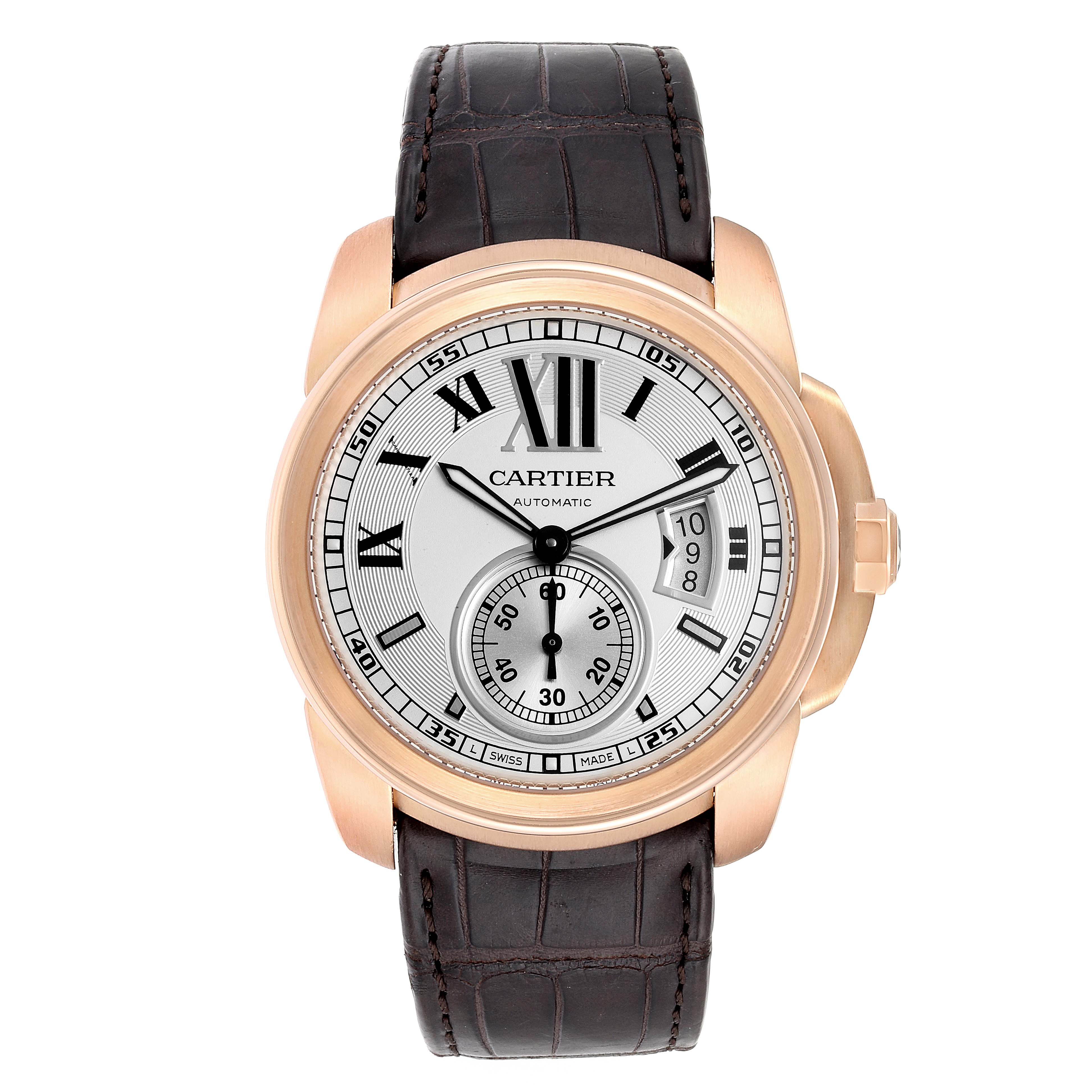 The image shows a frontal view of a Calibre de Cartier model by Cartier, featuring the watch face and leather strap.