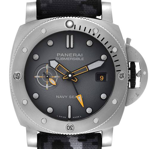 The image shows a front view of the Panerai Submersible watch, displaying its face, bezel, and strap.