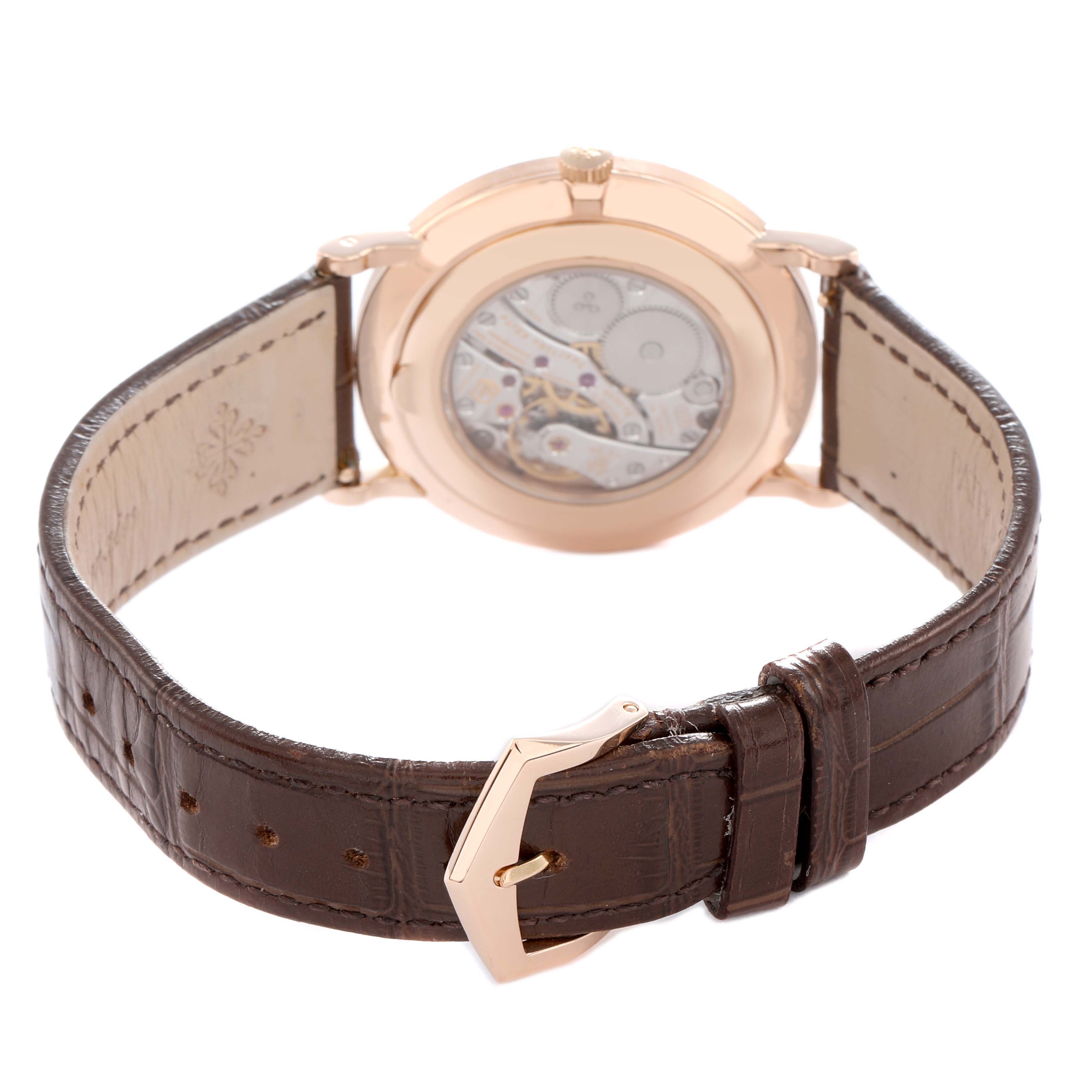 The image shows the back view of a Patek Philippe Calatrava model 5116R men
s watch, highlighting its movement and brown leather strap.