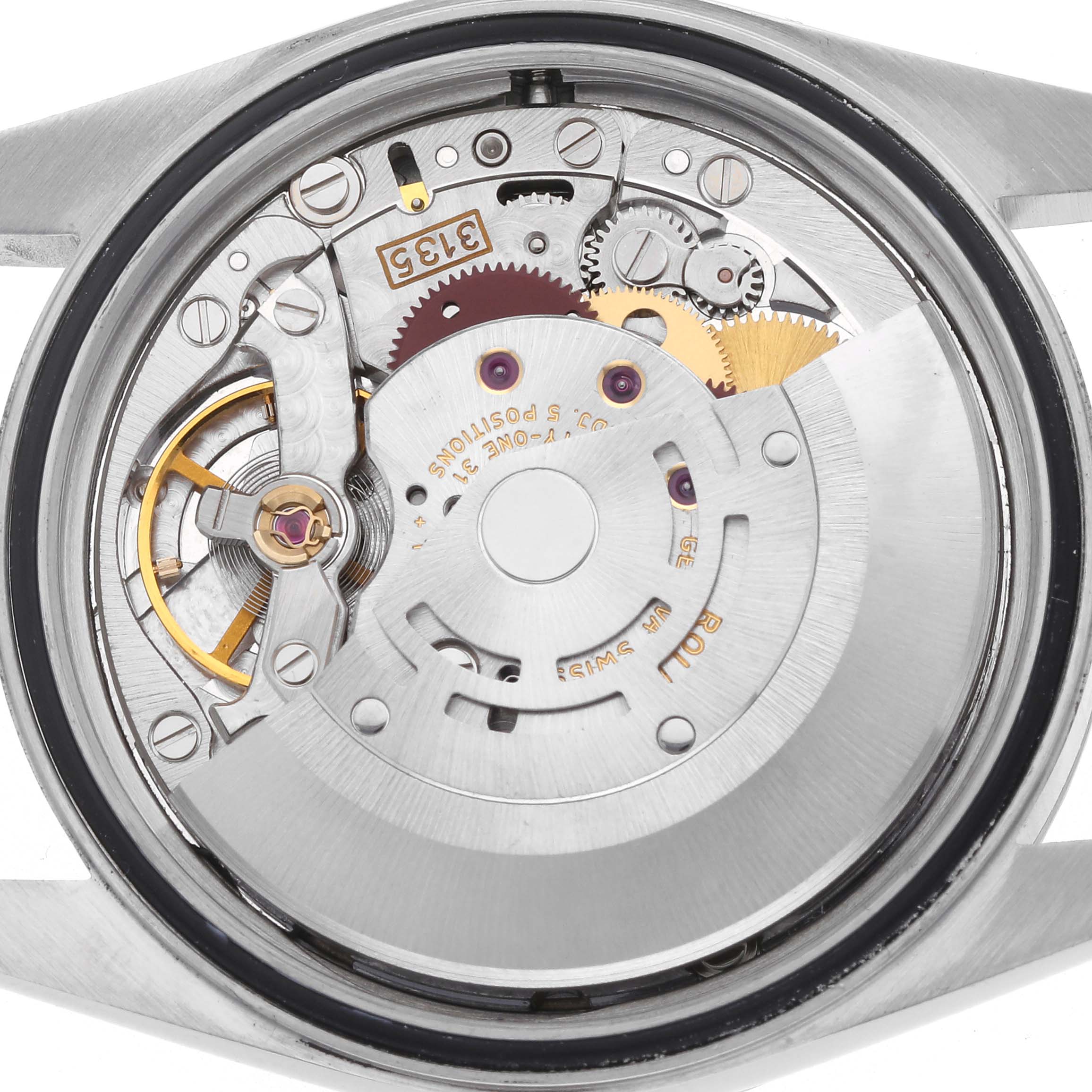 The image shows a close-up view of the movement inside the Rolex Datejust model 16220 men
s watch, highlighting gears and internal components.