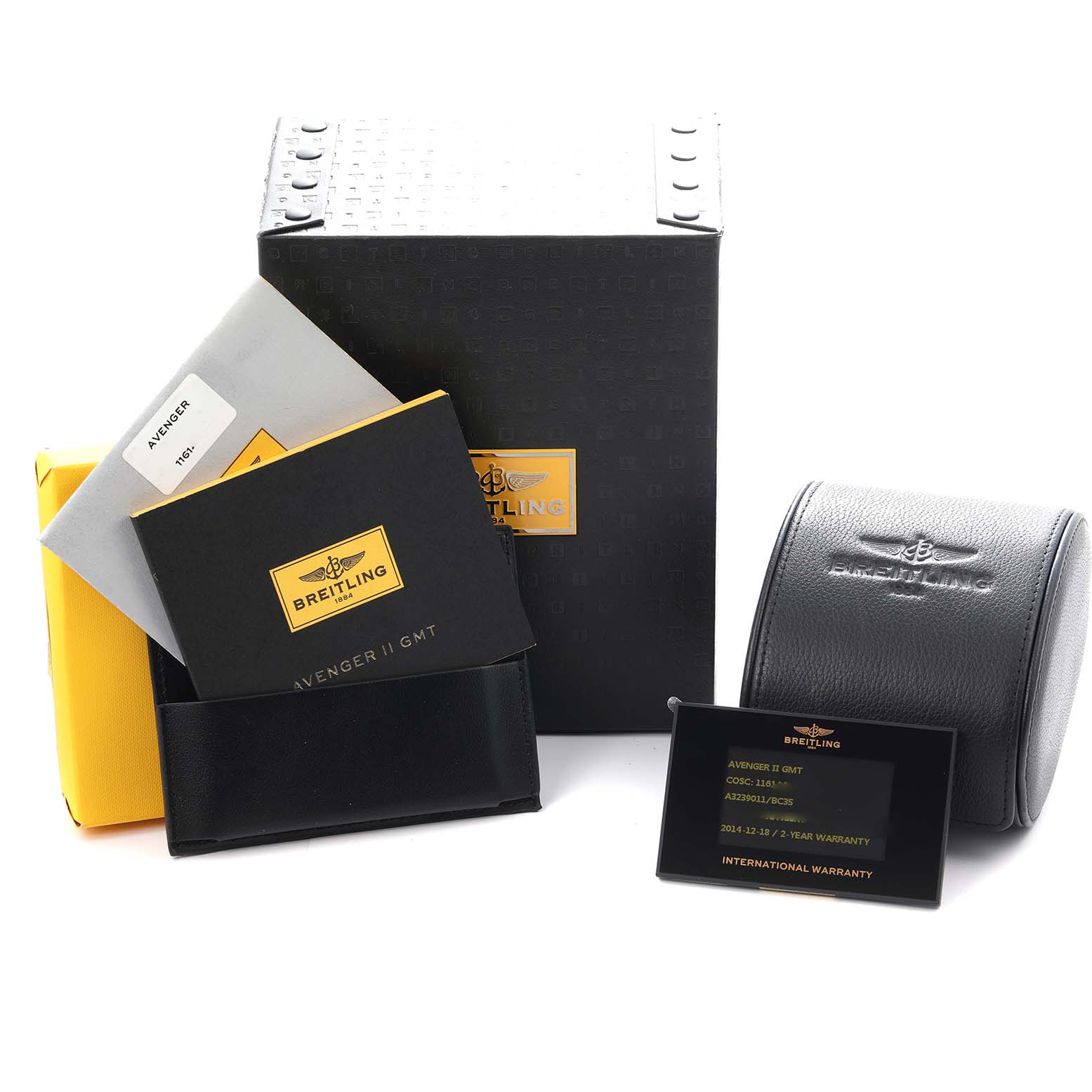 The image shows accessories for a Breitling Avenger model A32390 men's watch, including boxes, a warranty card, and an instruction booklet.