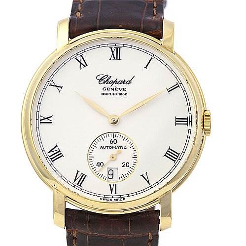 The Chopard 16-1223 Yellow Gold White Dial 16-1223 Yellow Gold White Dial Les Classique Luc Homme 18k Yellow Gold 16/1223 model is shown from the front, displaying its face, hands, and strap.