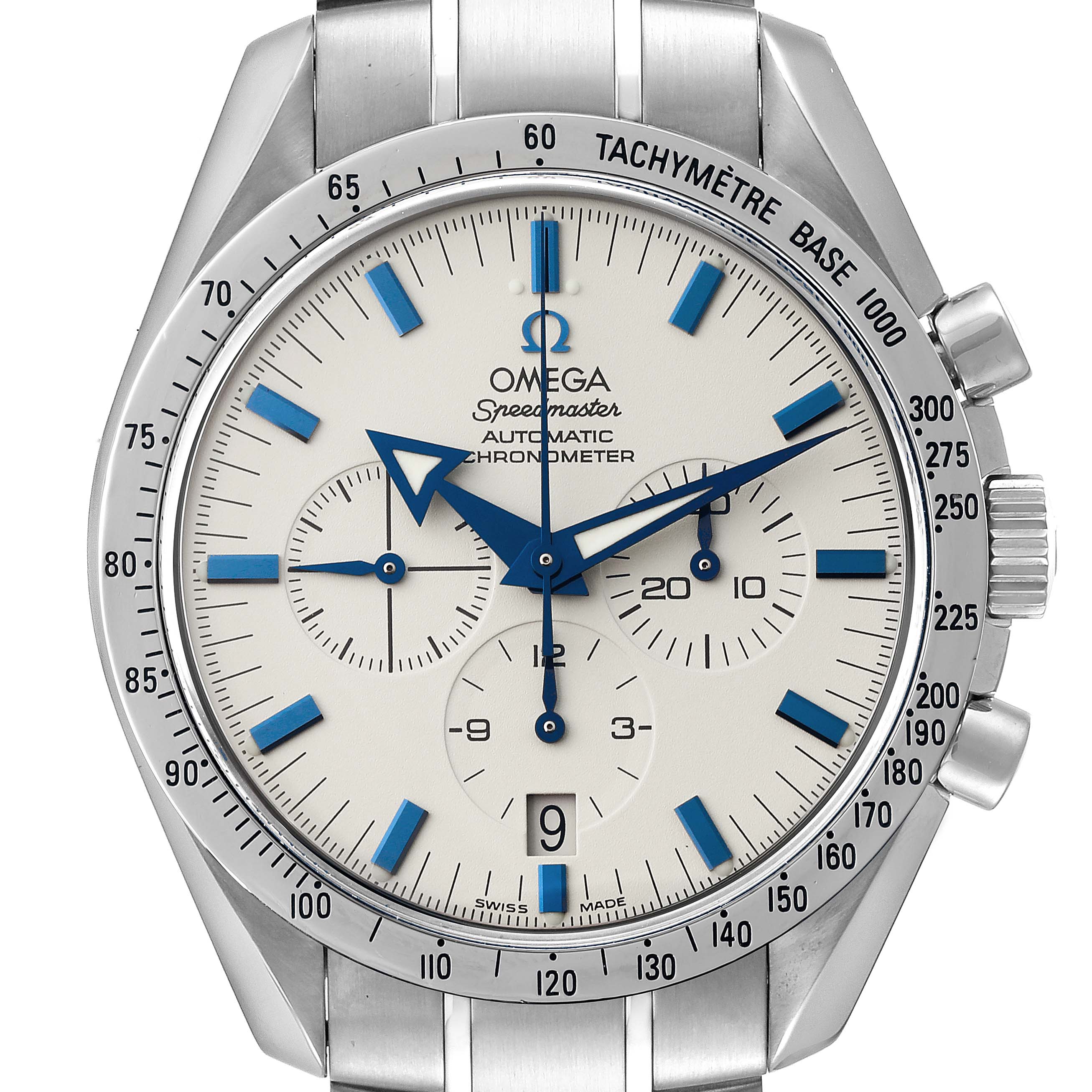 The image is a frontal view of an Omega Speedmaster 3551.20.00 Men
s Stainless Steel White Dial 3551.20.00 Men
s Stainless Steel White Dial watch showing its face, chronograph dials, tachymeter bezel, and bracelet.