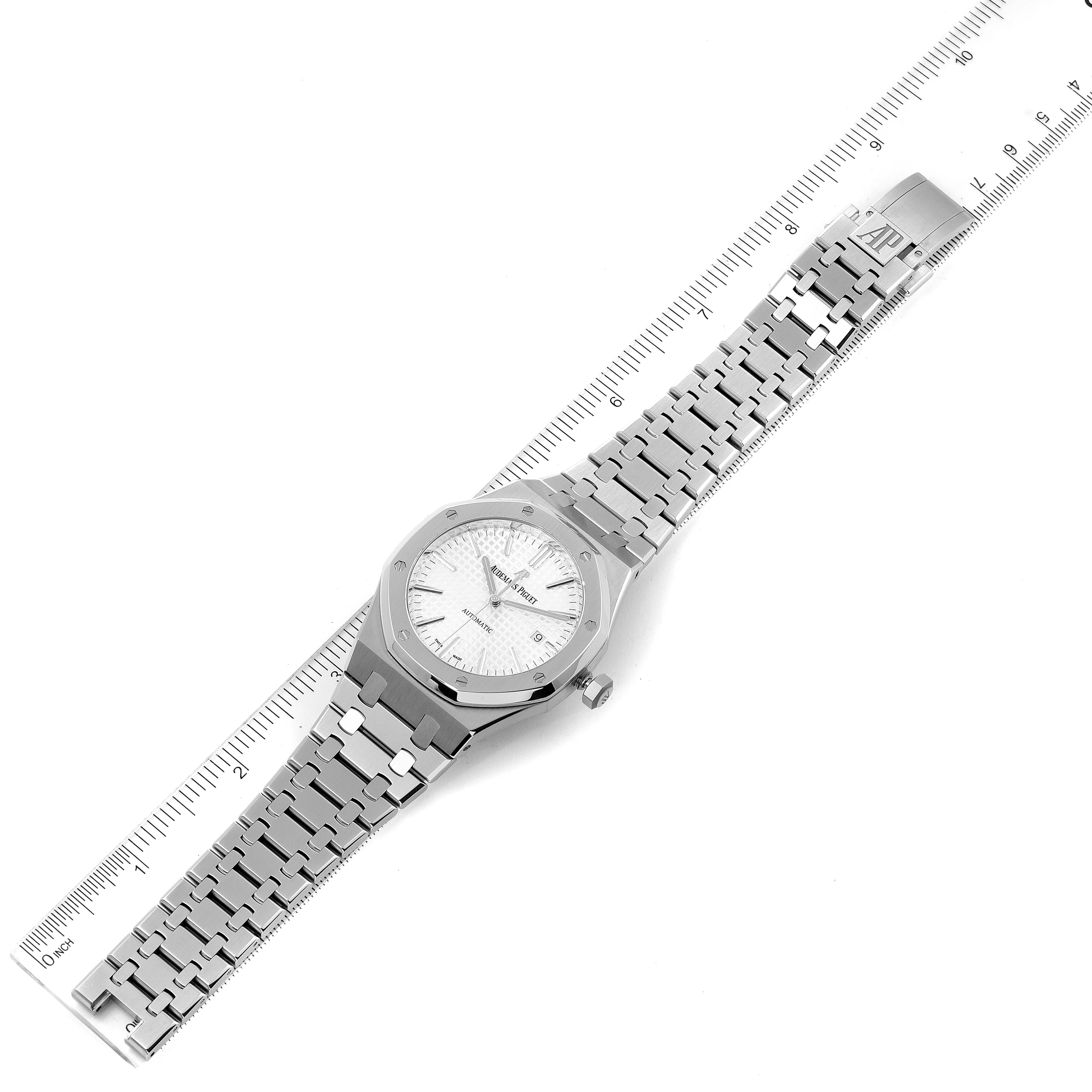 The image shows a top-down view of a Royal Oak watch by Audemars Piguet, with the case, dial, bracelet, and clasp visible.