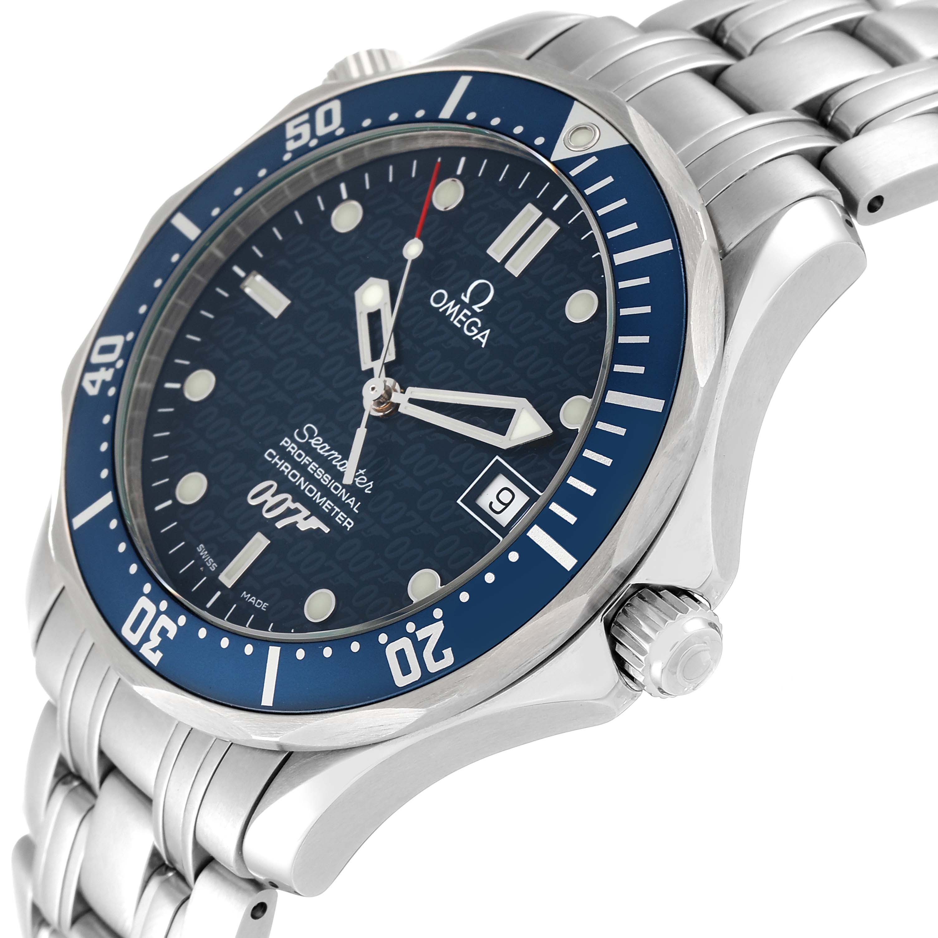 The image shows an angled view of the Omega Seamaster 2537.80.00 Men's Stainless Steel Blue Dial 2537.80.00 Men's Stainless Steel Blue Dial watch's face and metal bracelet.