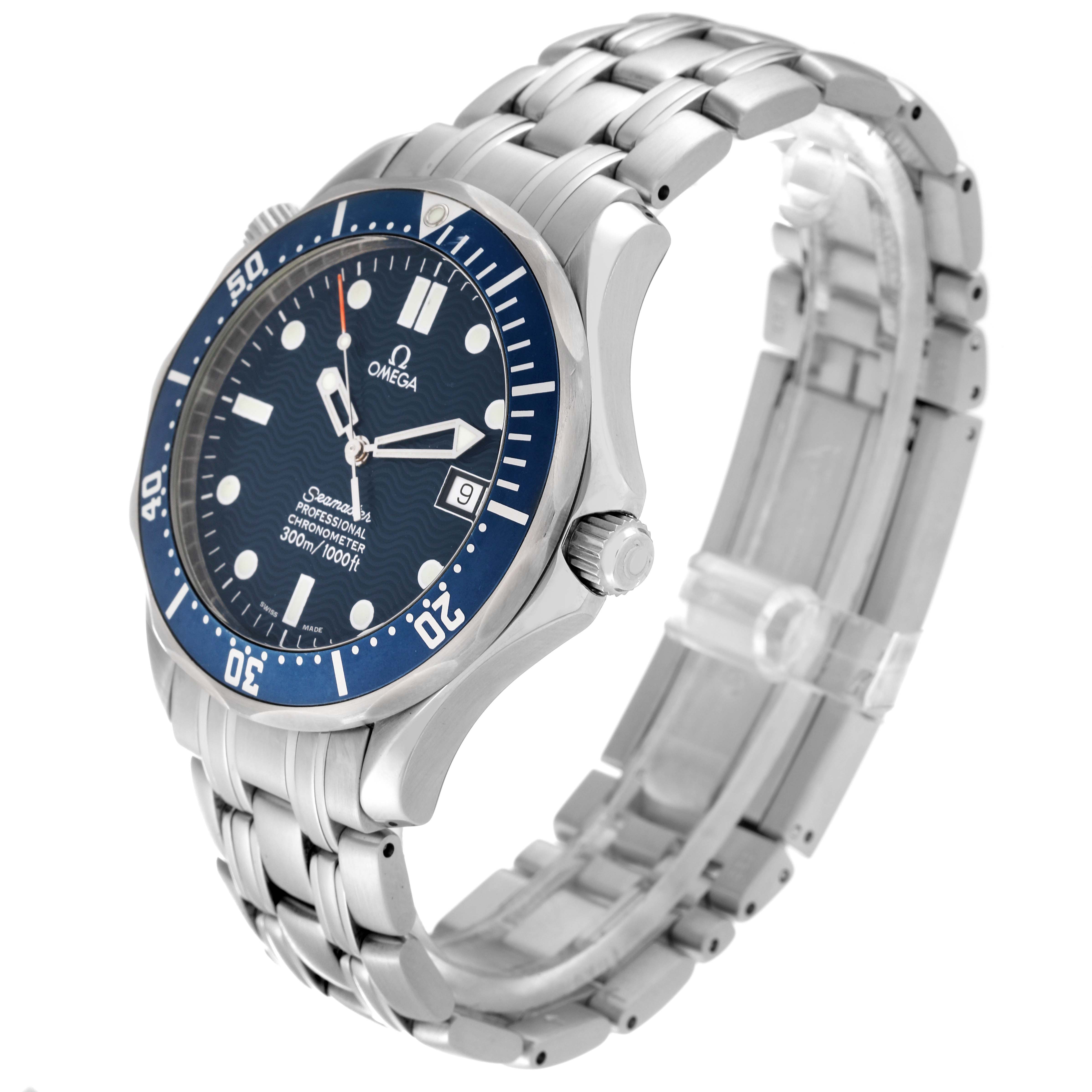 This image shows an angled view of the Omega Seamaster 2531.80.00 Men
s Stainless Steel Blue Dial 2531.80.00 Men
s Stainless Steel Blue Dial watch, highlighting its face, bezel, bracelet, and crown.