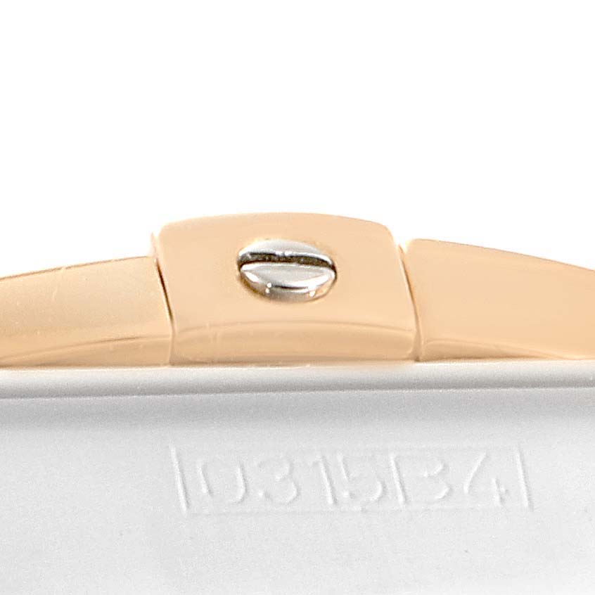 This image shows a close-up angle of a strap and clasp of a Breitling Chronomat CB0140Y2/A743-378C Men's Steel and Gold (two tone) Black Dial CB0140Y2/A743-378C Men's Steel and Gold (two tone) Black Dial watch model.