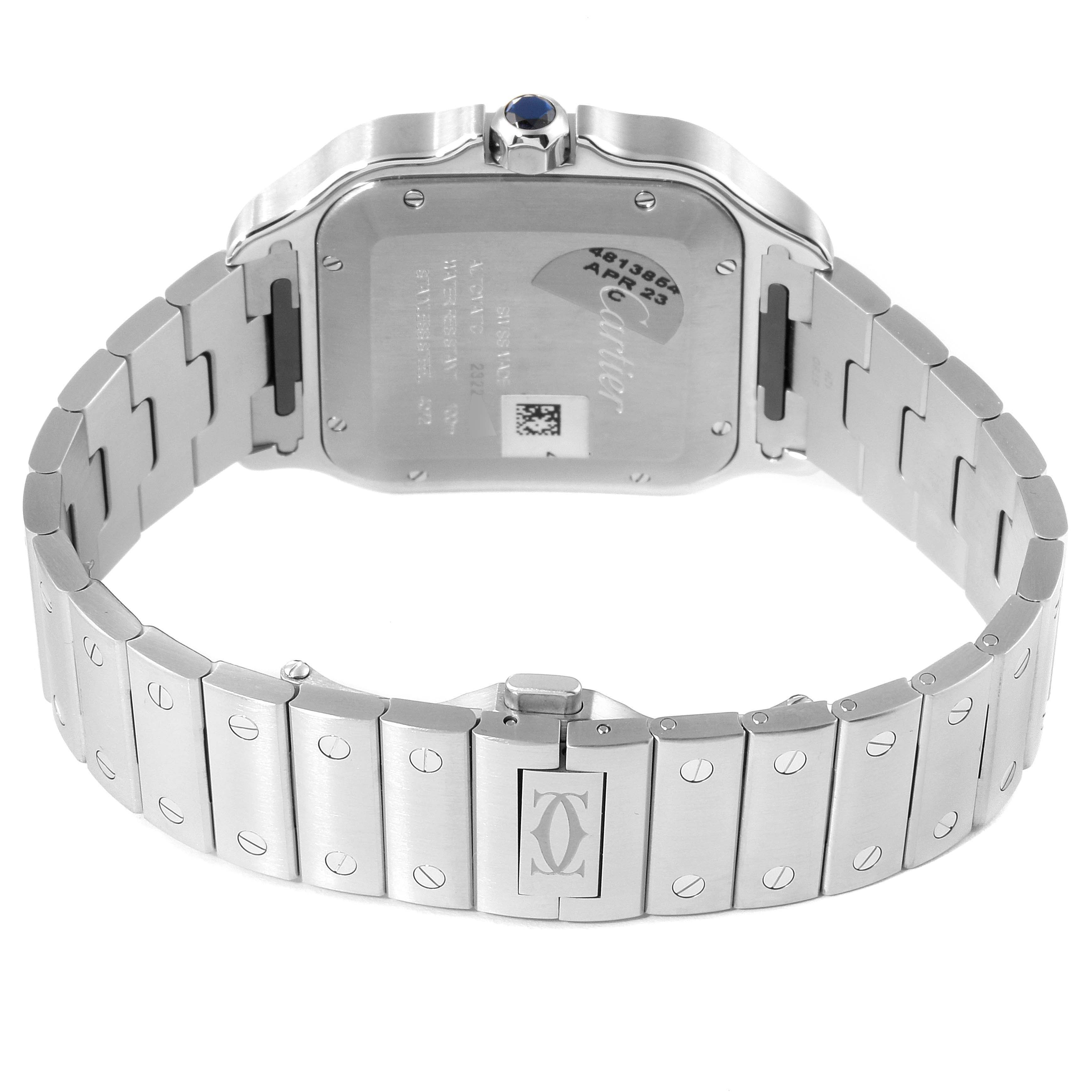 The image shows the back and bracelet of the Santos watch by Cartier, highlighting the clasp and screws on the links.