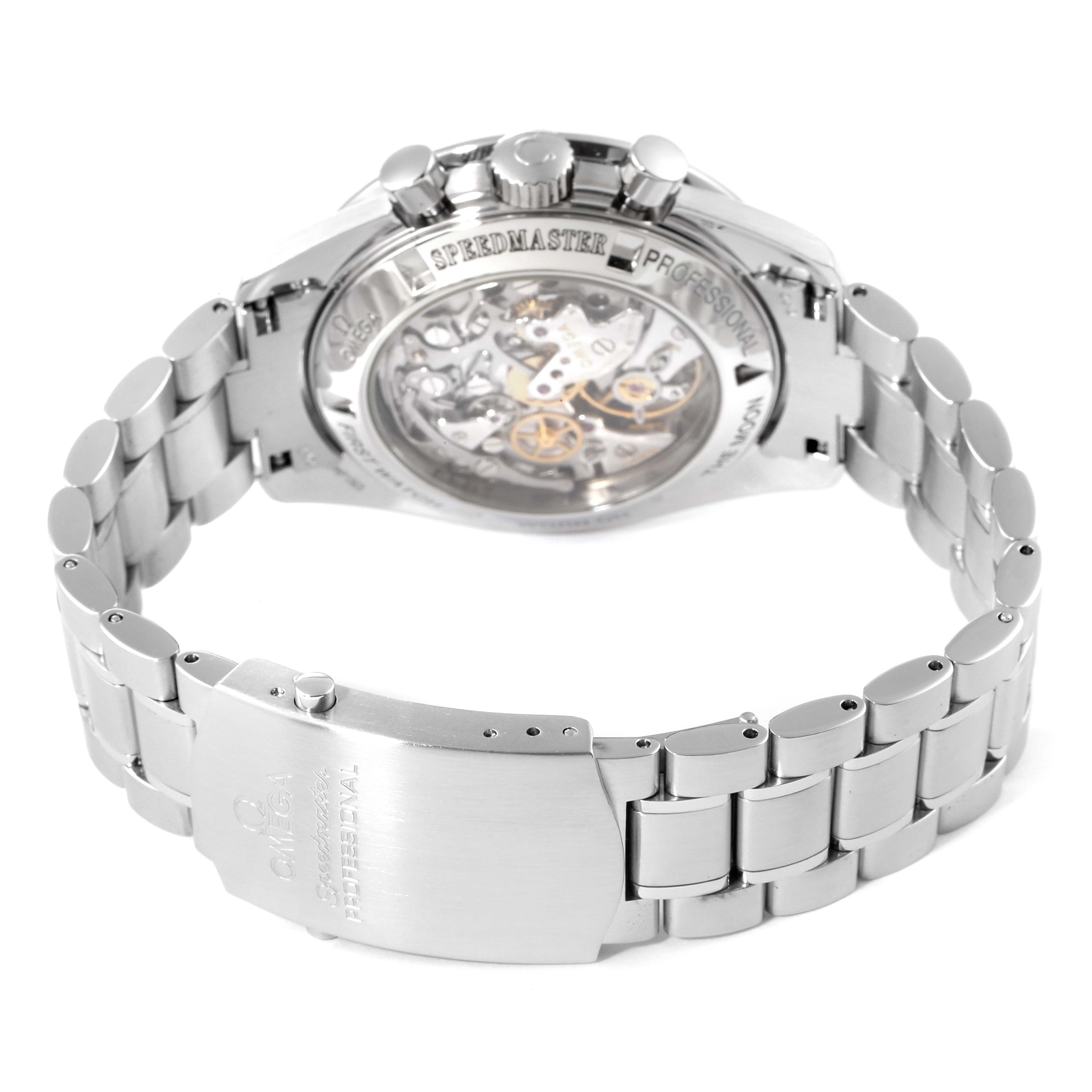 The image shows the back and bracelet of an Omega Speedmaster 3572.50.00 Men
s Stainless Steel Black Dial 3572.50.00 Men
s Stainless Steel Black Dial, highlighting the transparent case back and clasp details.