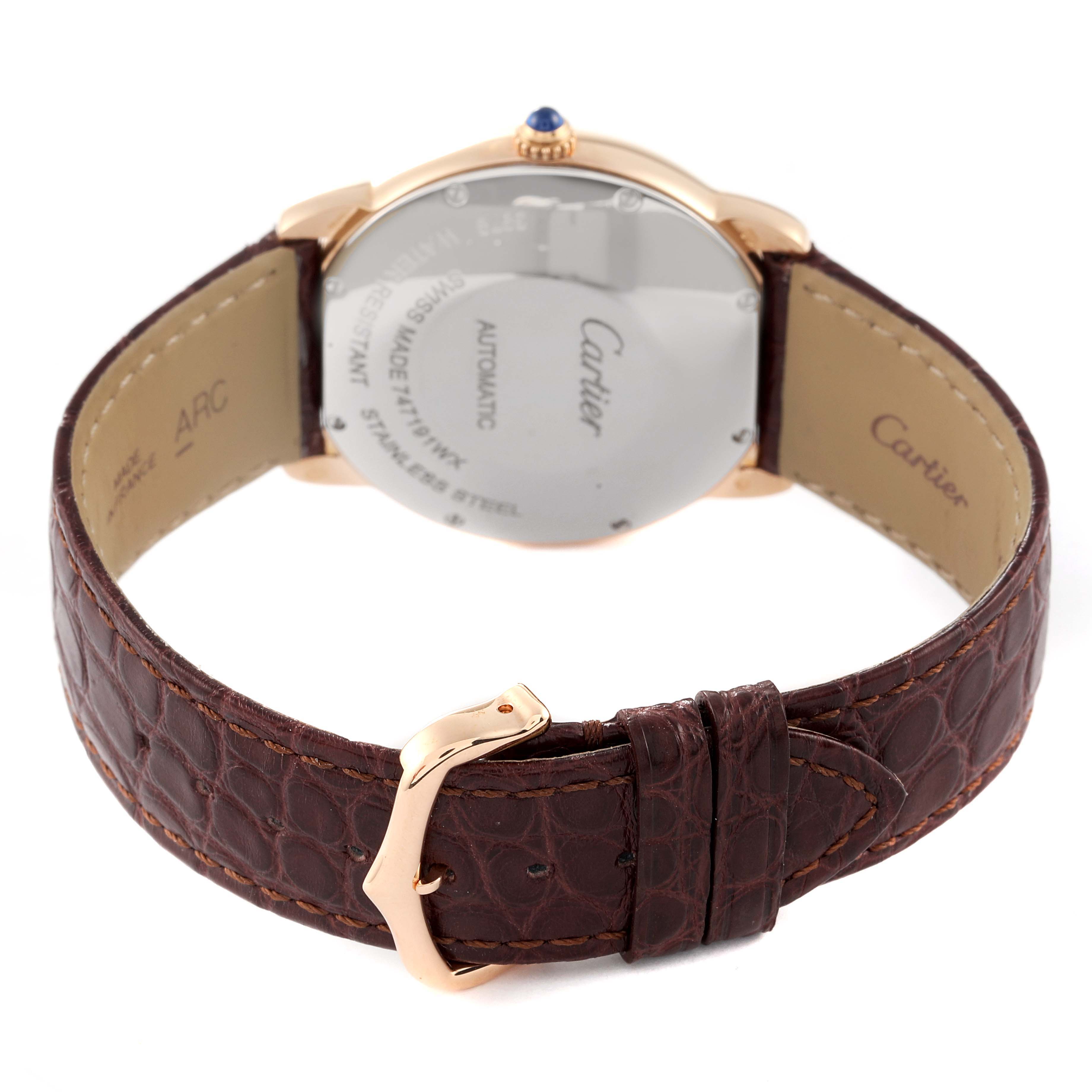 The image shows the back of a Cartier Ronde W2RN0008 Men
s Rose Gold Silver Dial W2RN0008 Men
s Rose Gold Silver Dial watch, focusing on the leather strap and buckle.
