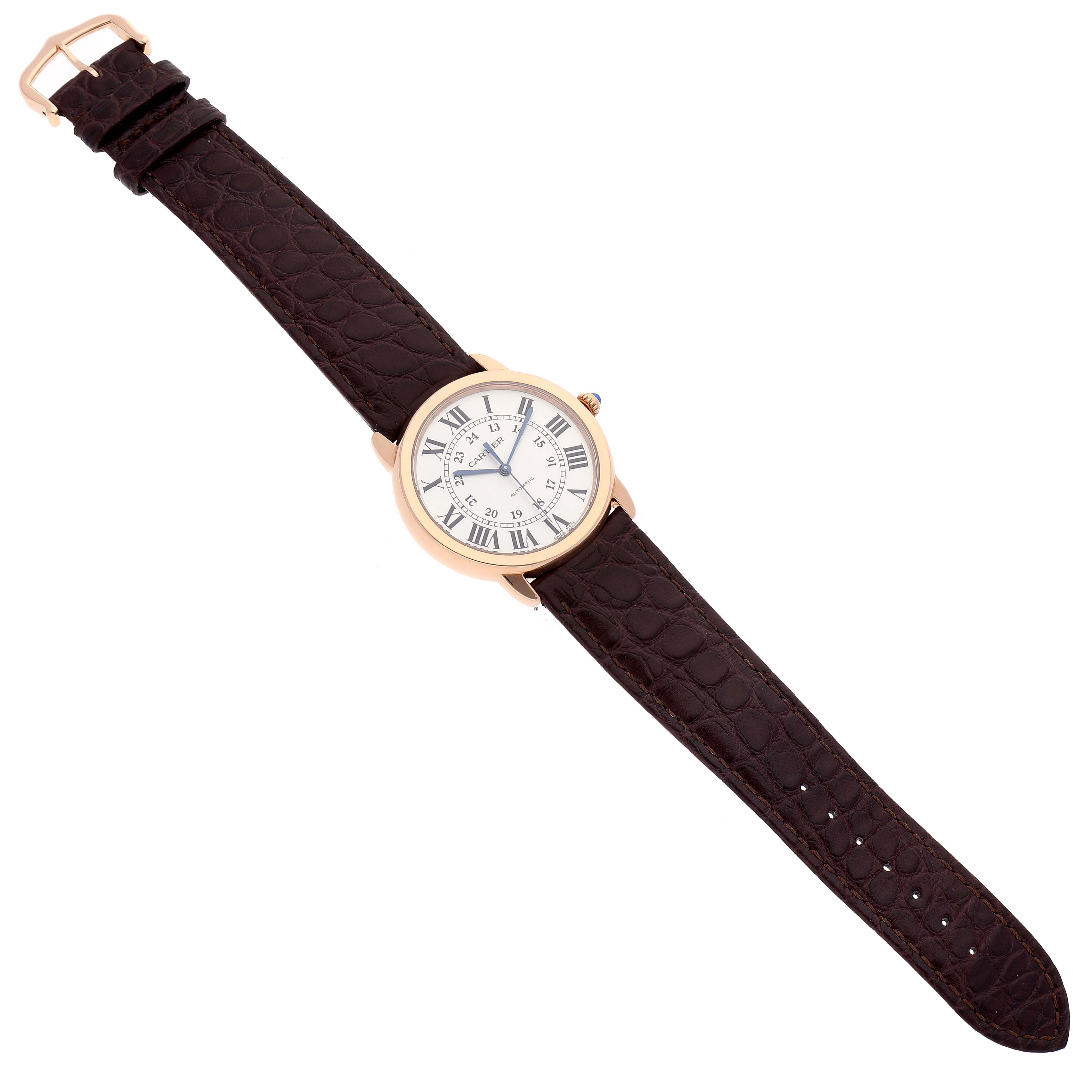The Cartier Ronde W2RN0008 Men
s Rose Gold Silver Dial W2RN0008 Men
s Rose Gold Silver Dial watch is shown at a top-down angle, displaying the face, leather strap, and buckle.