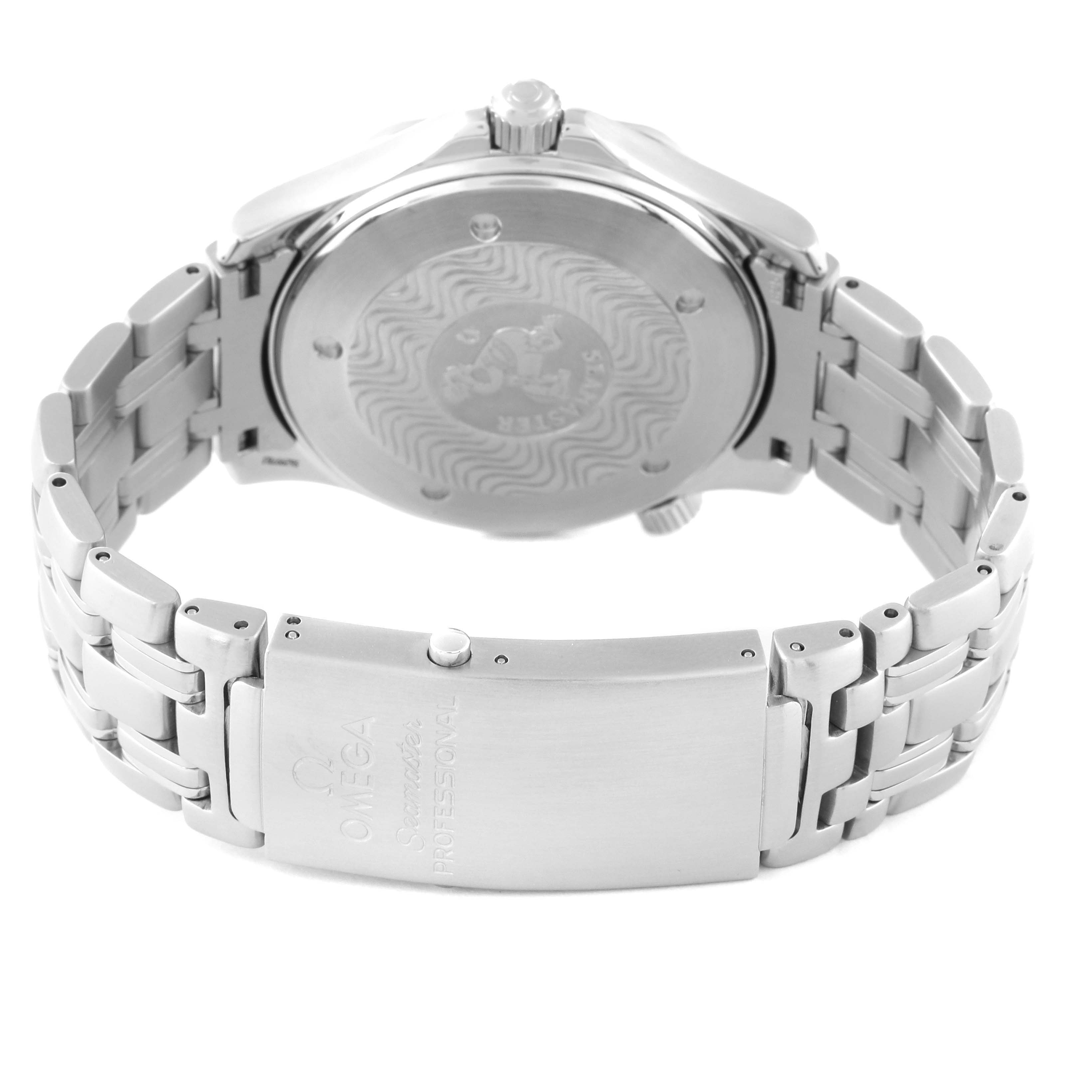 The image shows the back case and the stainless steel bracelet of an Omega Seamaster 2541.80.00 Men
s Stainless Steel Blue Dial 2541.80.00 Men
s Stainless Steel Blue Dial watch.