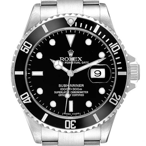 The image shows a frontal view of the Rolex Submariner watch, displaying its dial, bezel, hands, and bracelet.