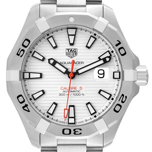 The image shows a front view of the Tag Heuer Aquaracer watch, highlighting its dial, hands, bezel, and crown.