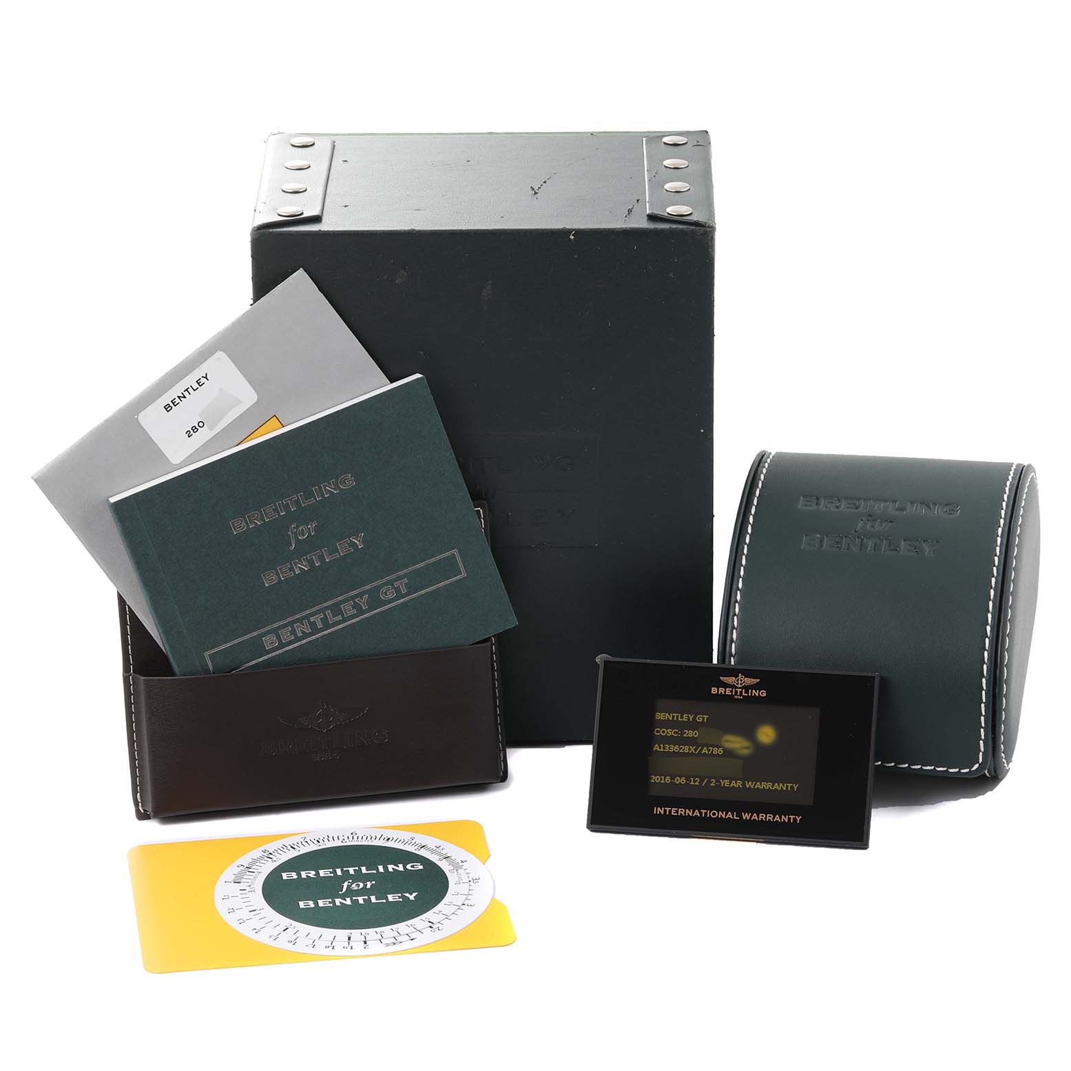 The image shows the packaging, manuals, warranty card, and accessories for the Bentley model by Breitling.