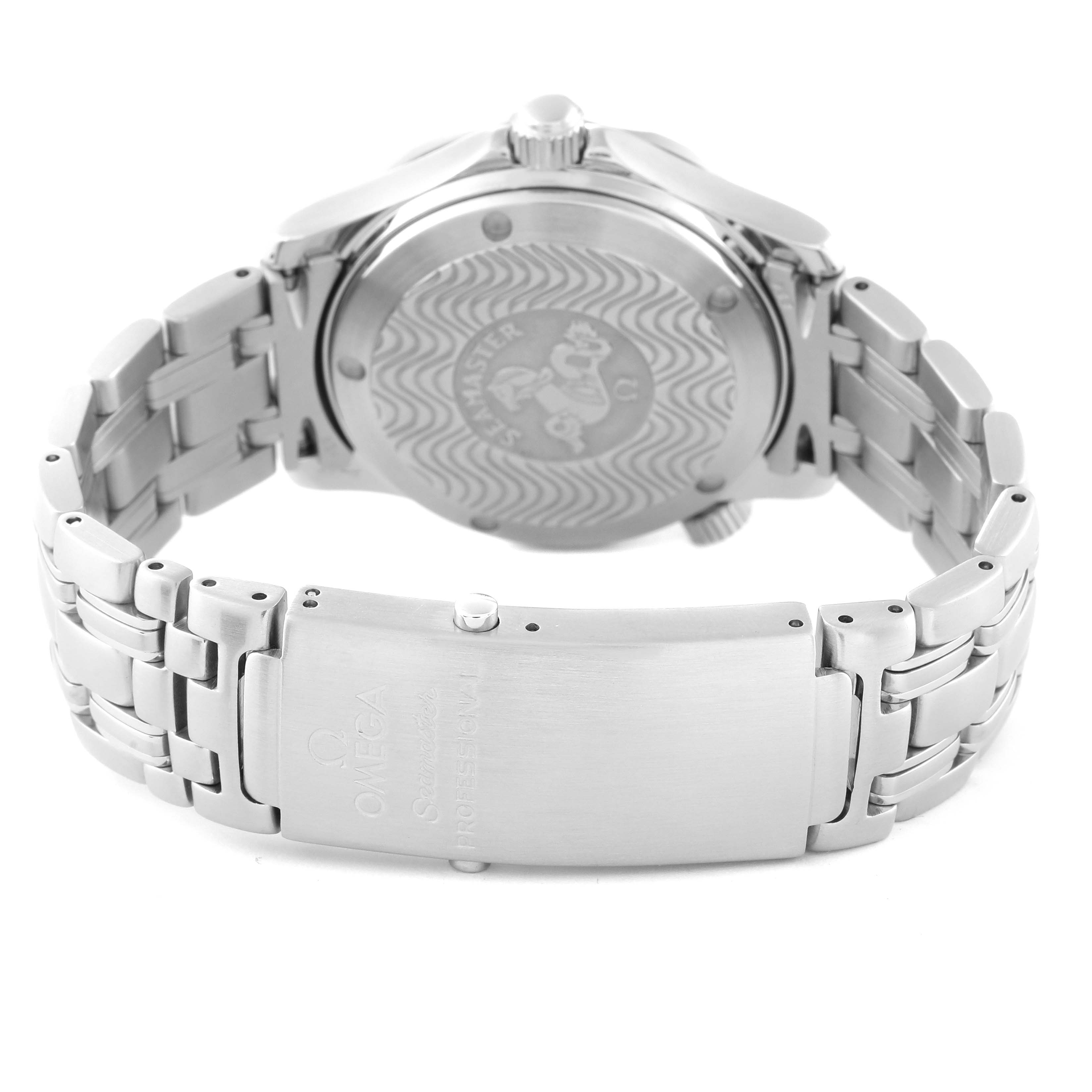 The image shows the back view of an Omega Seamaster 2551.80.00 Men
s Stainless Steel Blue Dial 2551.80.00 Men
s Stainless Steel Blue Dial watch, highlighting its case back and metal bracelet with the clasp.