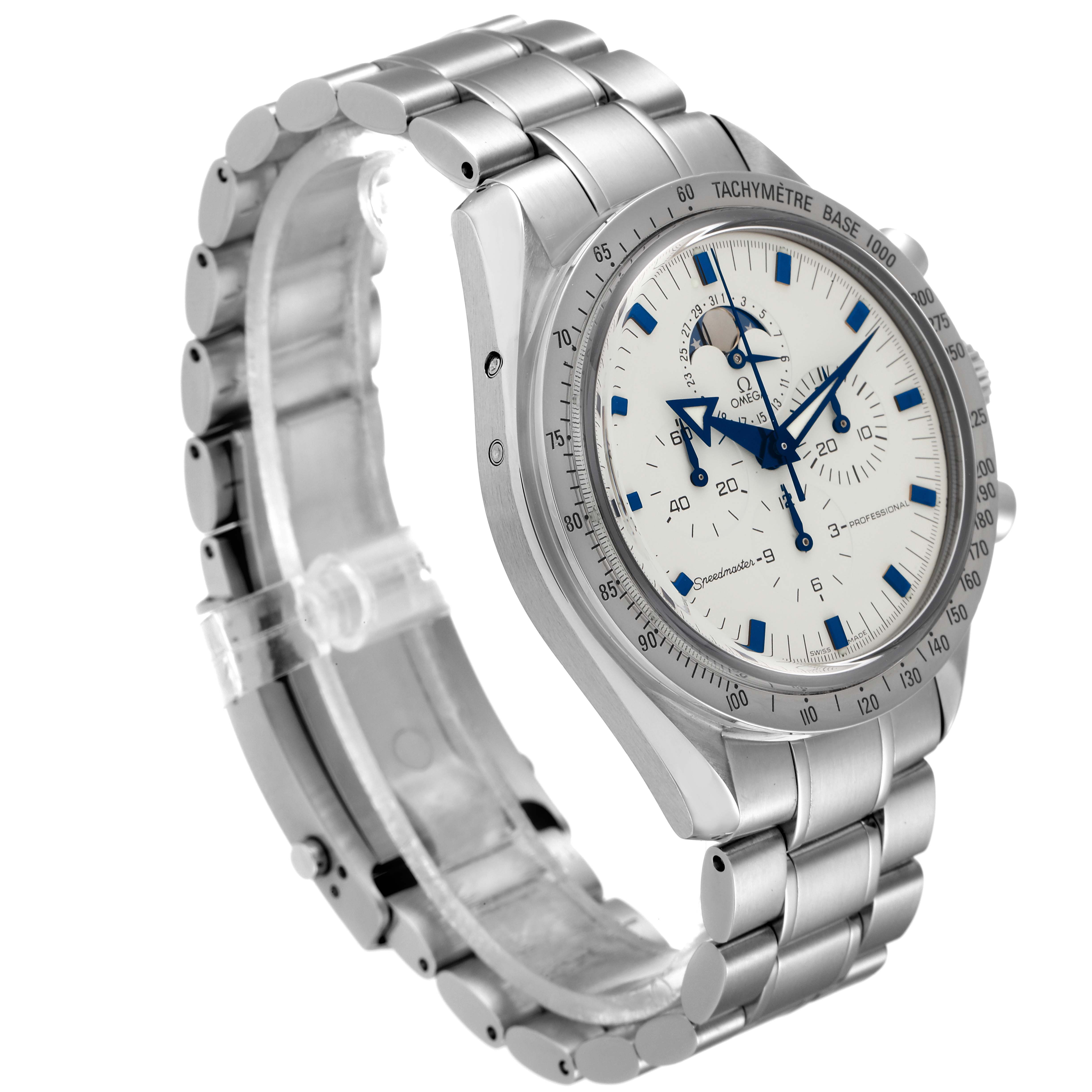 The image shows an Omega Speedmaster 3575.20.00 Men
s Stainless Steel White Dial 3575.20.00 Men
s Stainless Steel White Dial watch from an angled view featuring its bracelet, case, and dial with a tachymeter bezel.