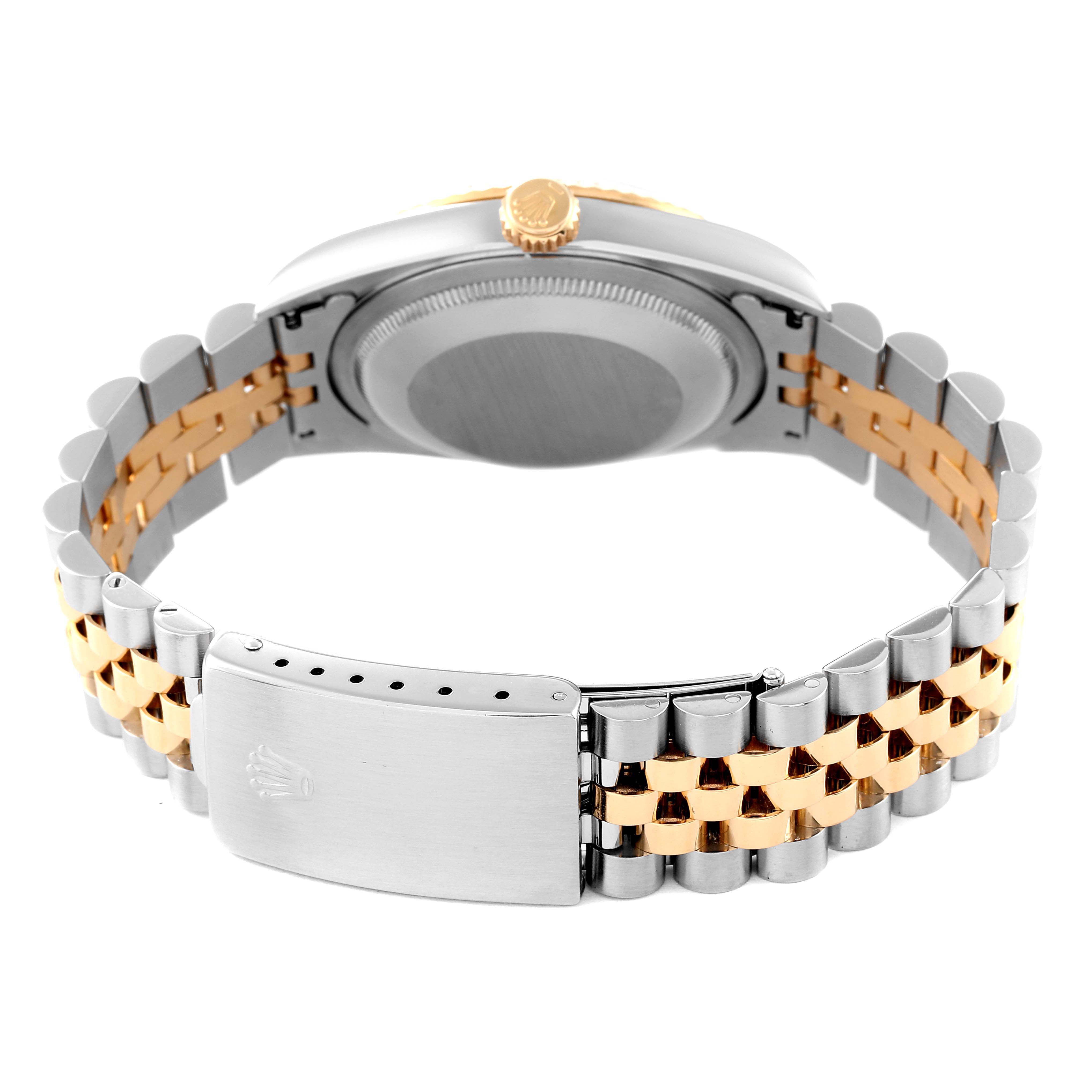 This image shows the back view of the Rolex Datejust 16233 Men
s Stainless Steel Champagne Dial 16233 Men
s Stainless Steel Champagne Dial watch, emphasizing its two-tone bracelet and clasp.