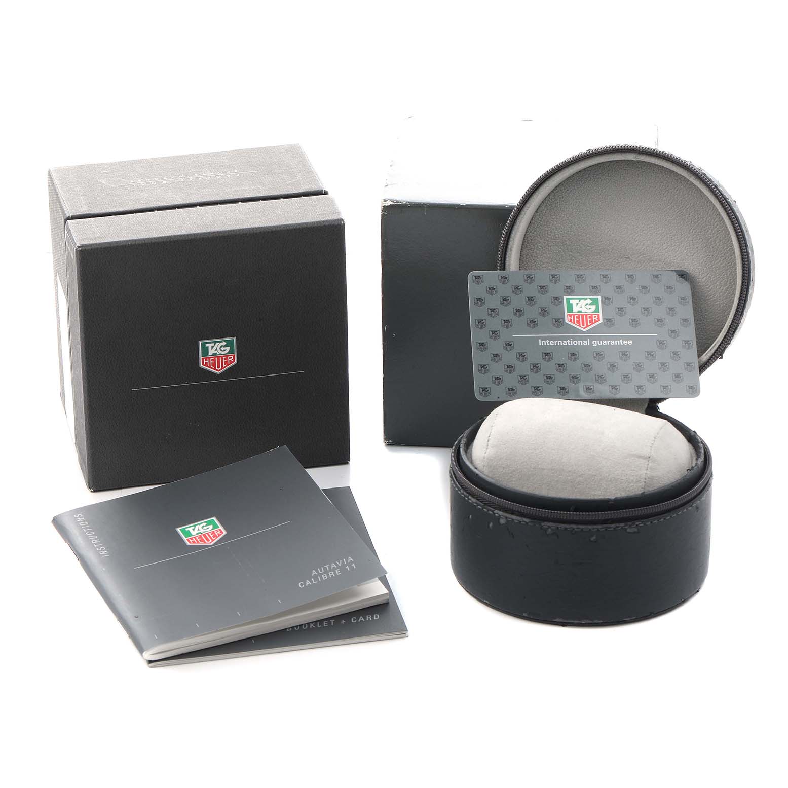 The image shows the TAG Heuer Autavia model
s packaging, including the box, case, guarantee card, and instruction booklet.